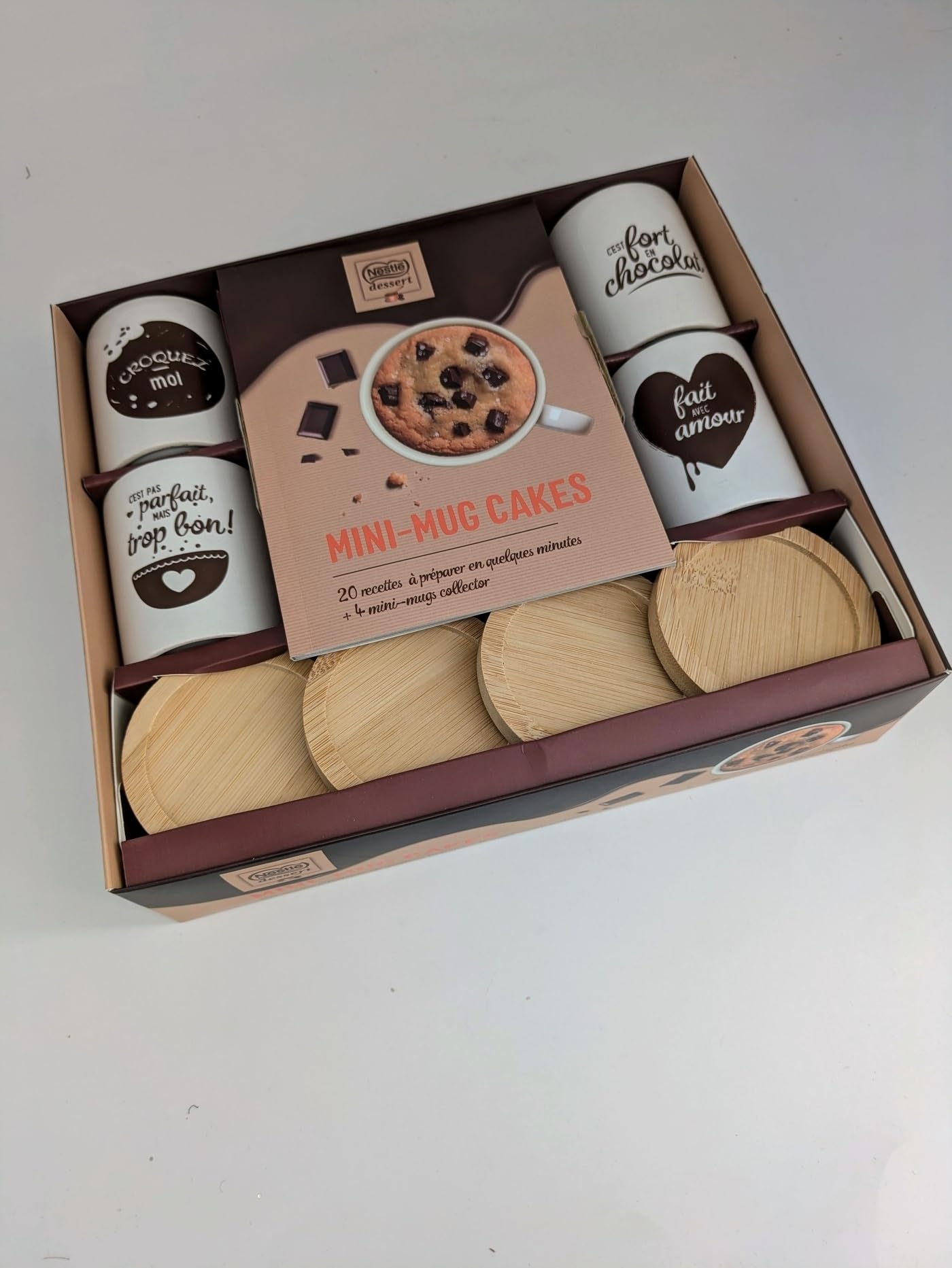 Mini-mugs cakes: Coffret avec 20 recettes à préparer en quelques minutes + 4 mini-mugs collector