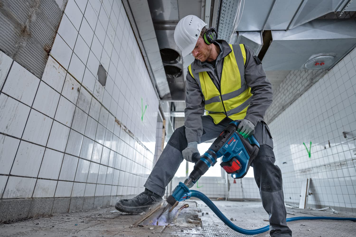 Bosch Professional System 18 V: Akku-Bohrhammer BITURBO GBH 18V-40 C (SDS Max Griff, 9.0 J, L-Box)