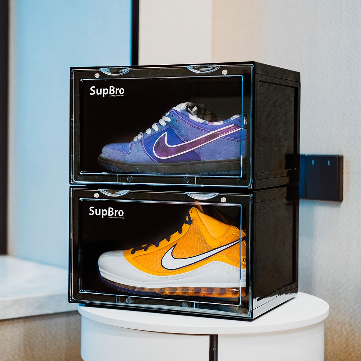 SupBro Collection Crate - Scatola per scarpe di facile accesso, in plastica, pieghevole, impilabile, con porta aperta laterale trasparente, confezione da 8 (nera)