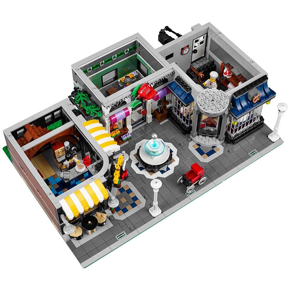 Amazon.co.jp: LEGO Creator Expert Assembly Square 10255 : Toys & Games