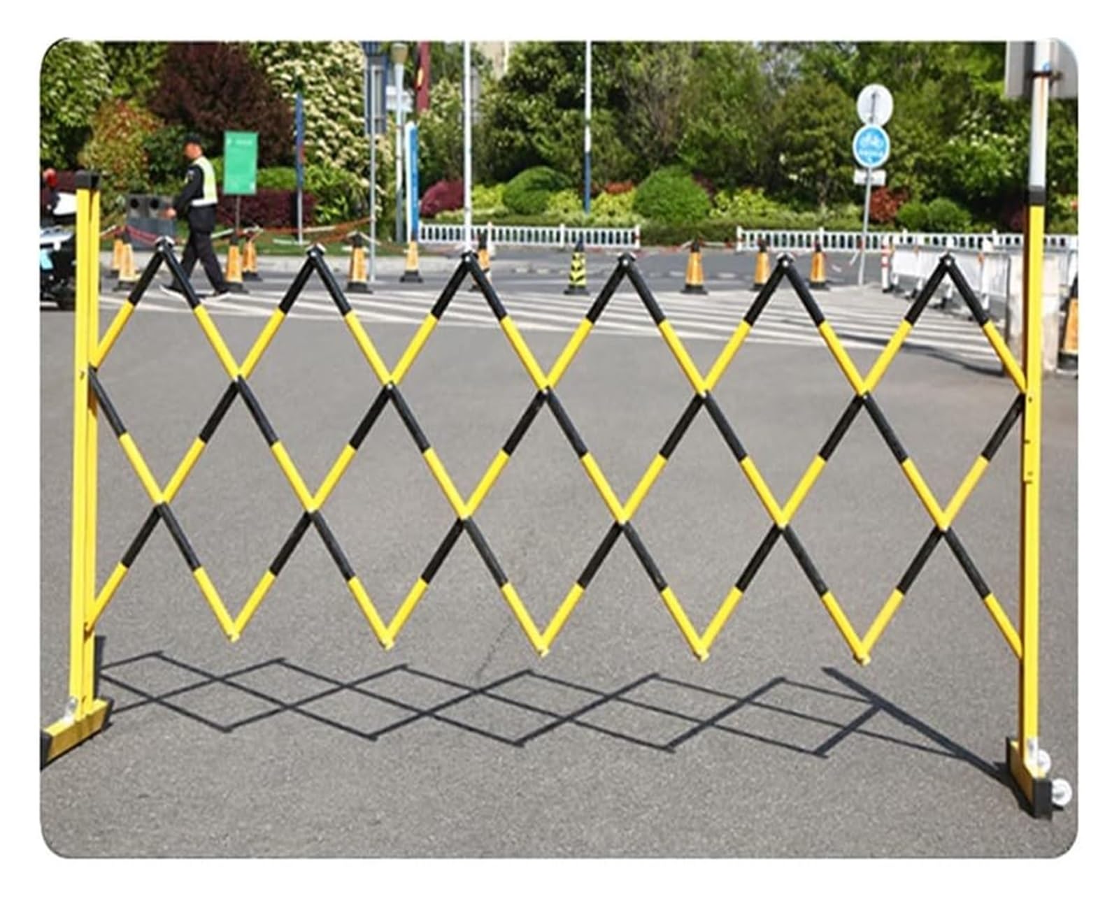 HCZKIUJY Expandable Barricade,Mobile Barrier Gate, Expandable Mobile Barricade Metal Retractable Traffic Fence on Wheels Flexible Crowd Control Barriers Guard (Yellow Black 1x6m)