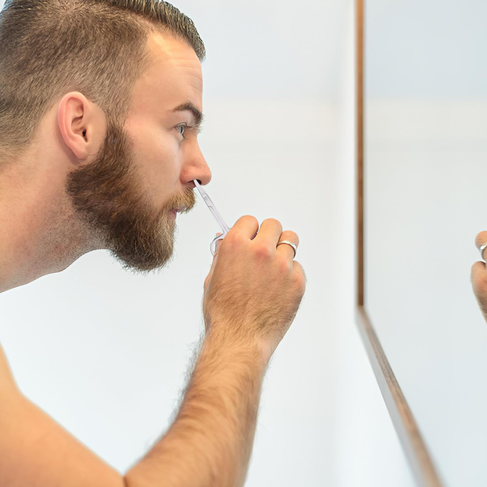 ULTECHNOVO Forbici per Barba 4 Pezzi in Acciaio Inossidabile Pettine Piccolo e Custodia in Pelle Bianca Kit per Rifinitura di Baffi, Naso e Orecchie per Uomini e Parrucchieri