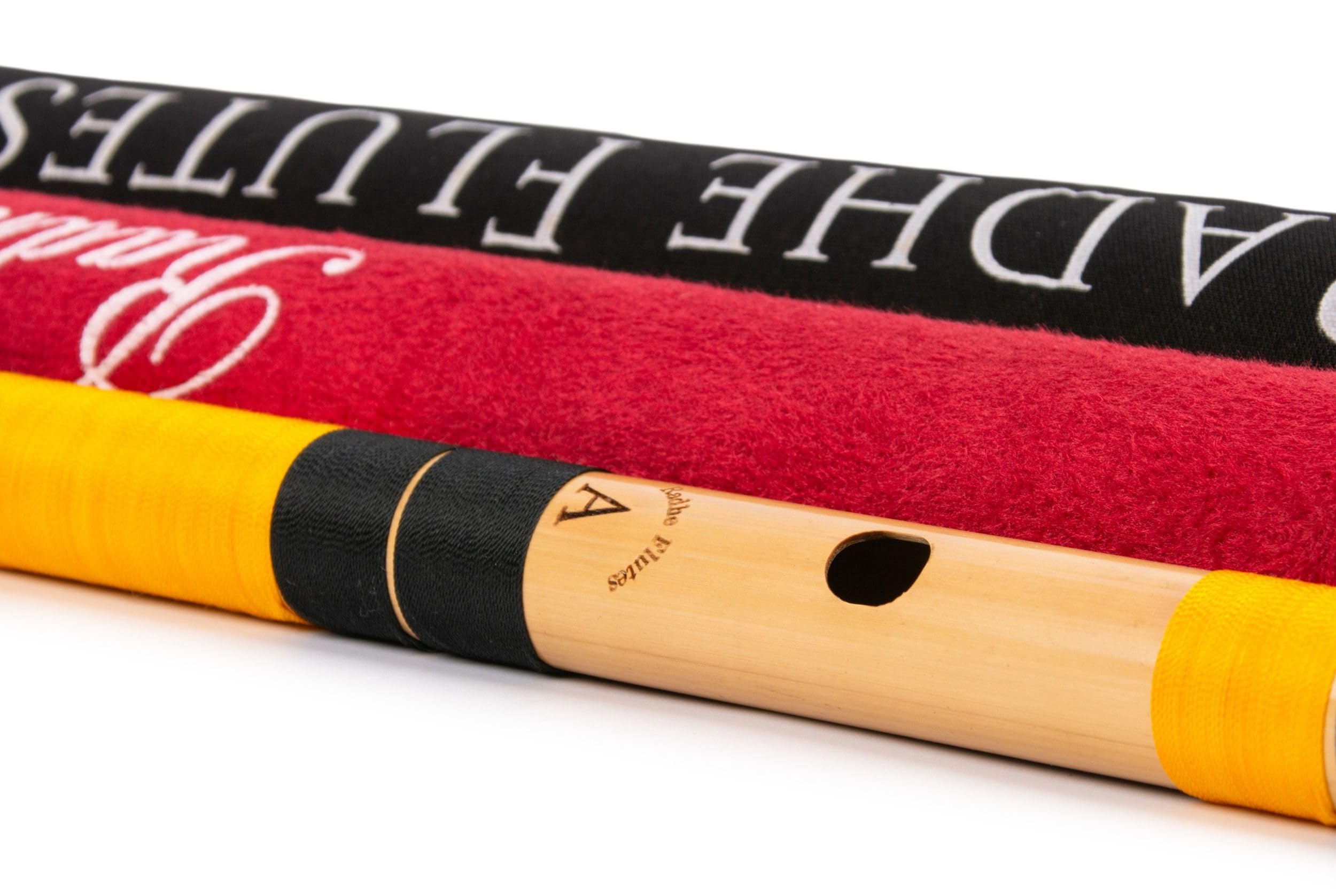 Radhe Flutes | Bansuri professionnel en bambou | Un naturel | Droitier | Base Octave | Avec couverture rigide | Noir et orange | Fabriqué à la main par Tej Sharma