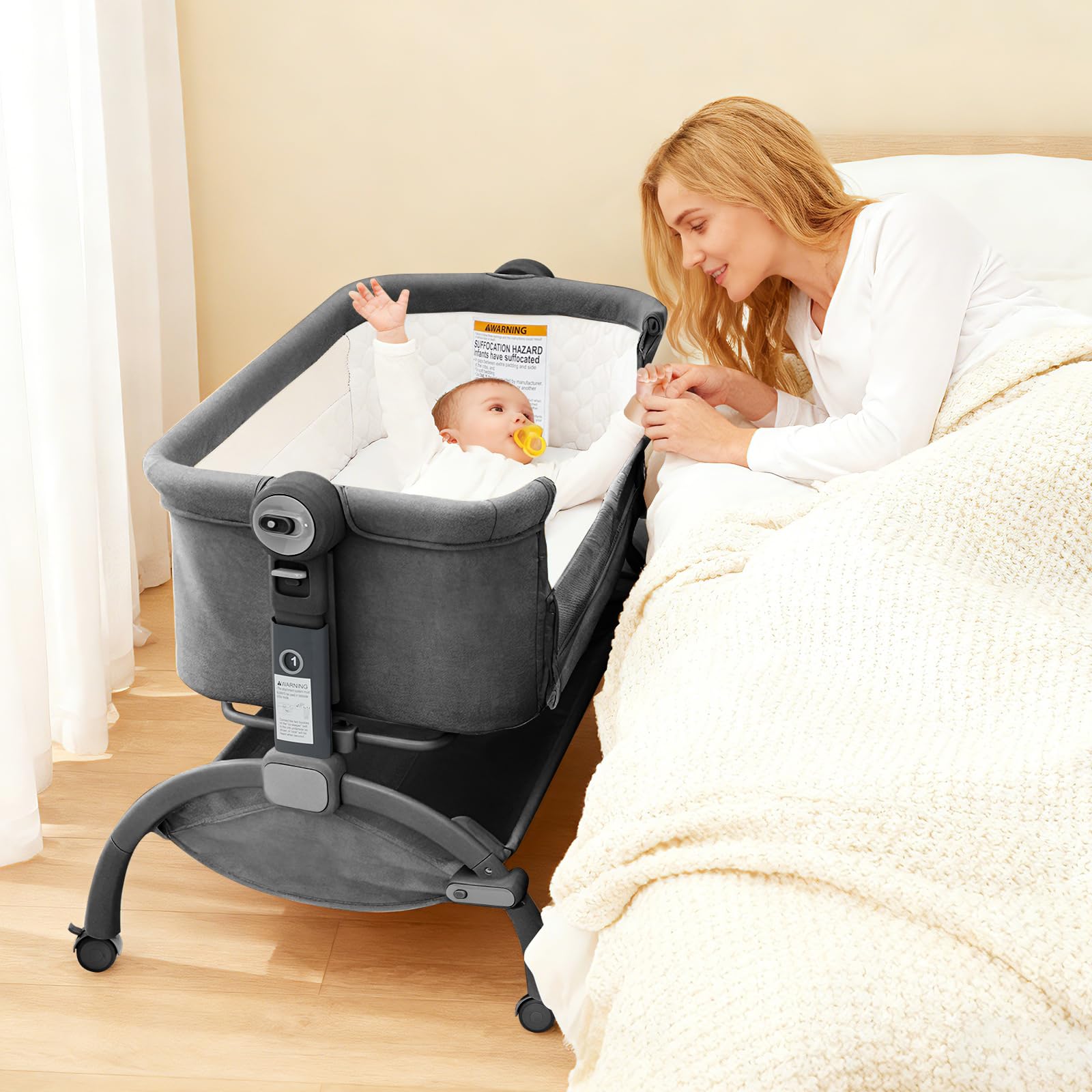 GarveeTech Beistellbett Baby höhenverstellbar mit Matratze, Mesh-Seiten, Wiegefunktion, Rollen mit Bremse, Moskitonetz, Ablagekorb und Tragetasche, für Neugeborene 0–6 Monate