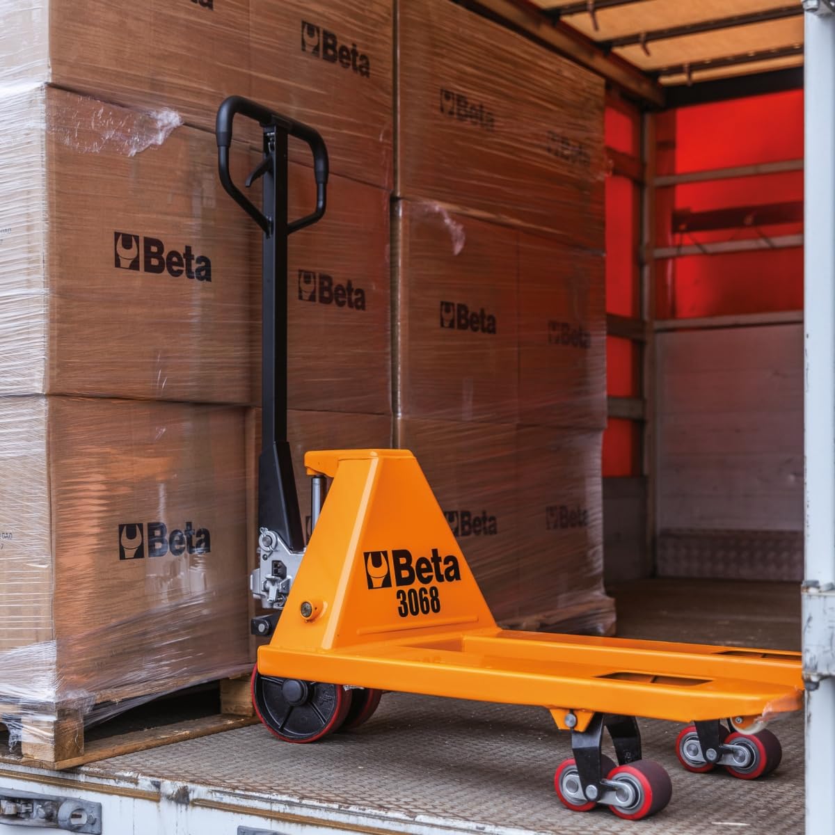 Beta 3068 – Transpallet Manuale a Forche Ridotte 2,5 t, Ruote PU, Leva 3 posizioni, Valvole sicurezza e controllo – Ideale in Spazi Ristretti
