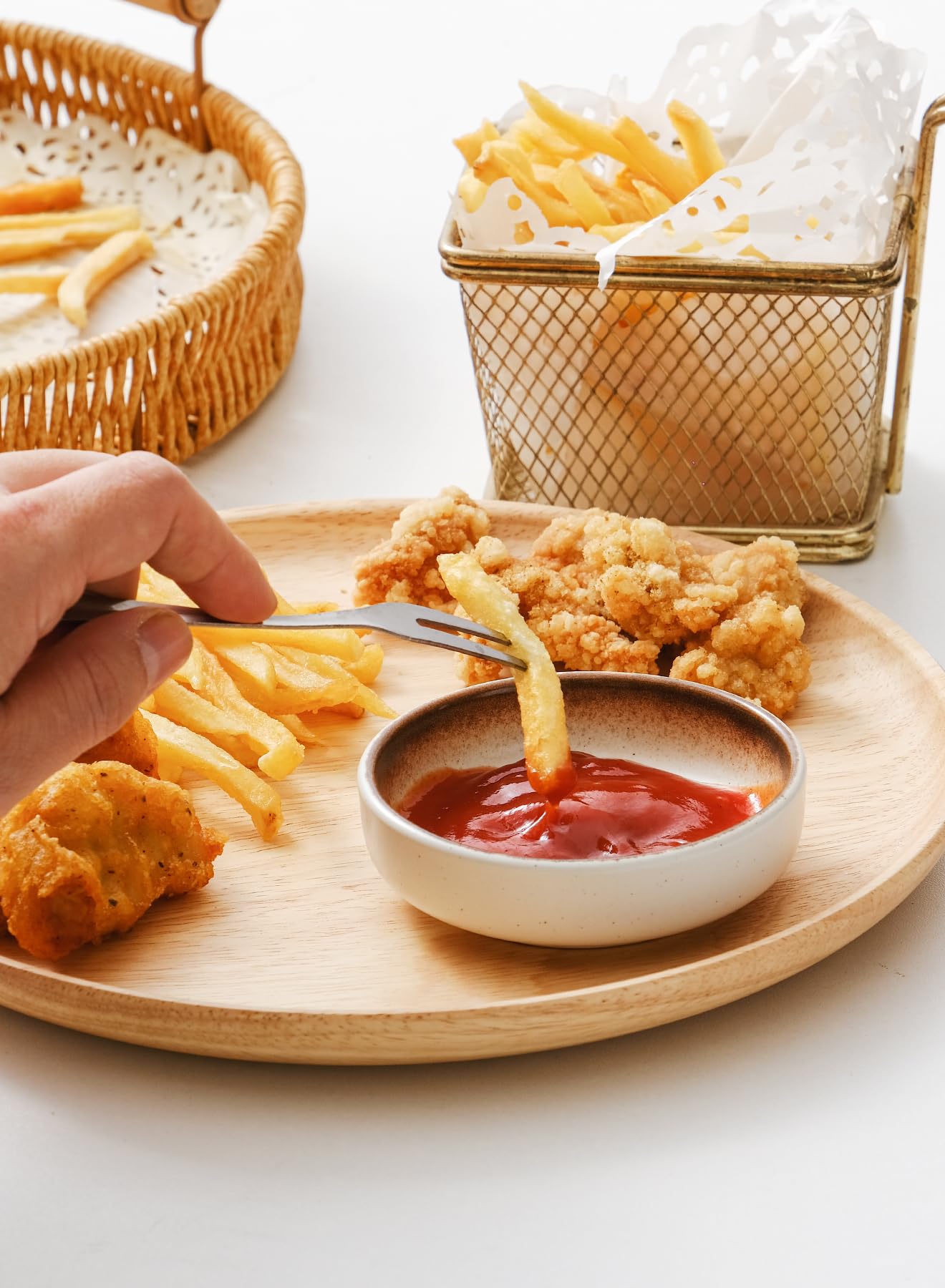 YJR Guarniciones japonesas de cerámica, platos de condimento, cuencos de inmersión de 3.5 pulgadas, con soporte de metal para ketchup, salsa de soja, fiesta de barbacoa, juego de 6, Mocca