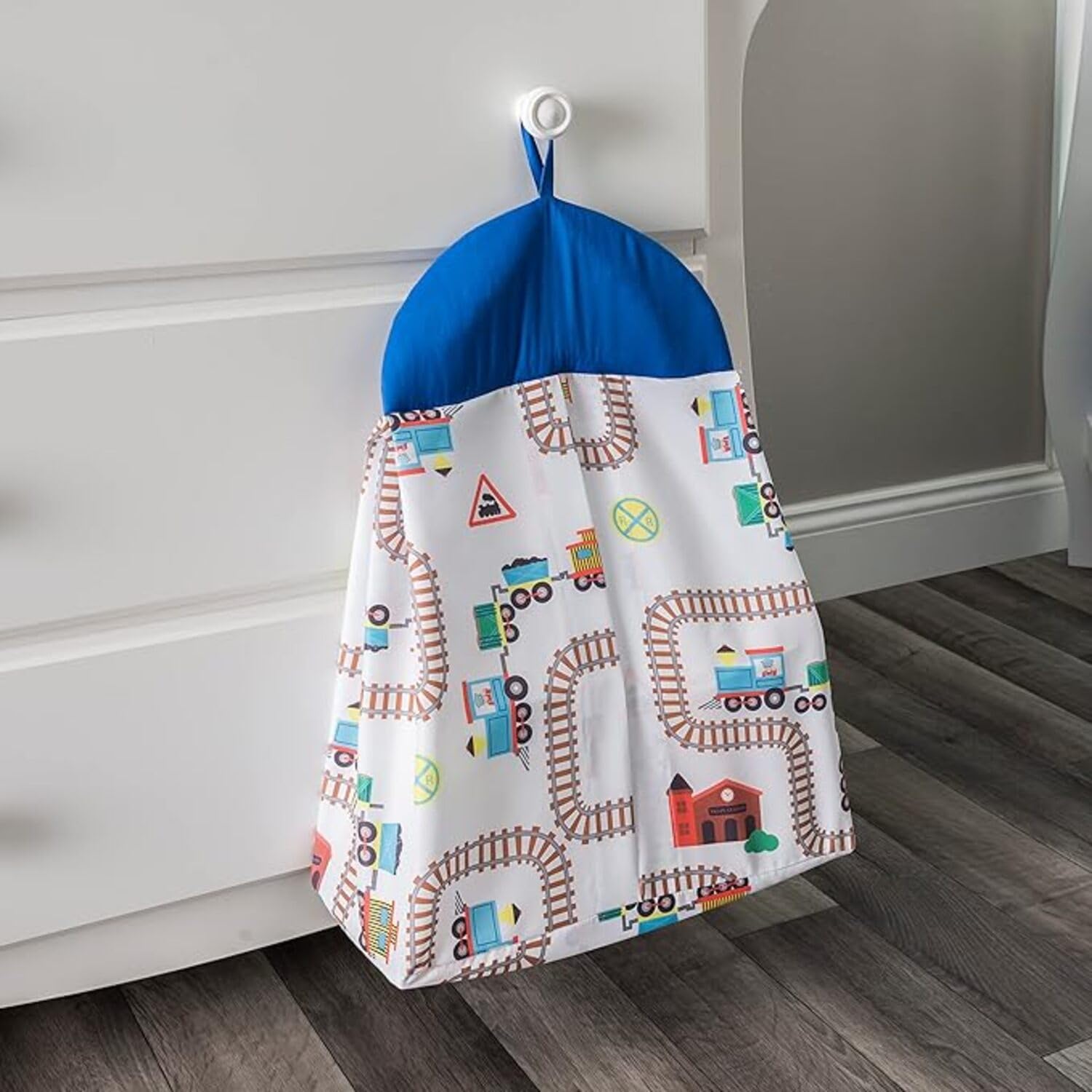 Everyday Kids Juego de cama de 3 piezas para cuna – Incluye edredón, sábana bajera y volantes de polvo – Juego de ropa de cama para cuna de bebé, Choo Choo Tren