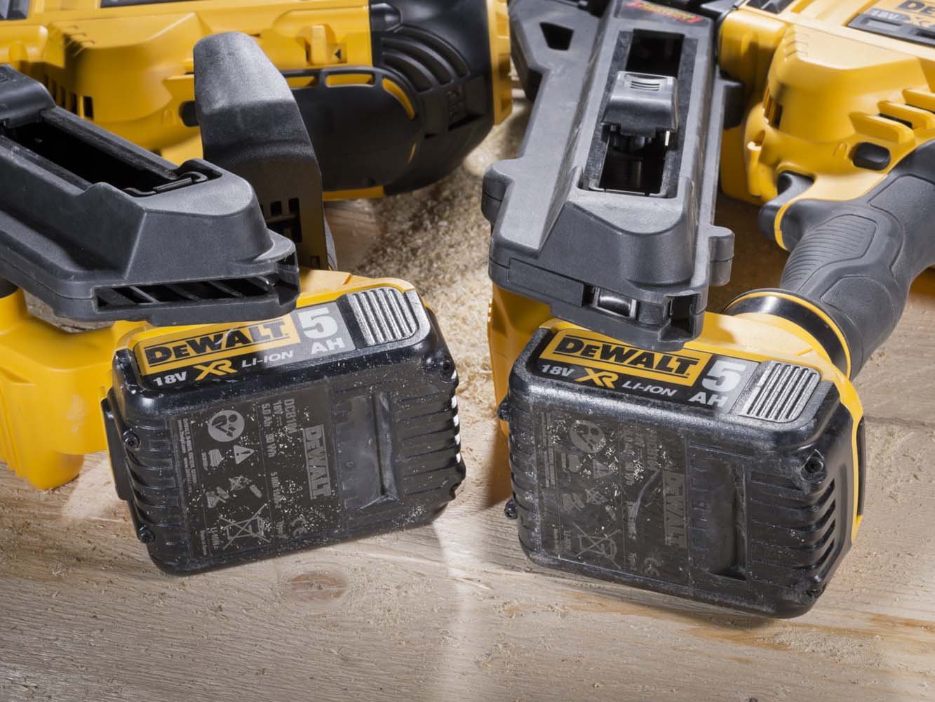 DeWalt Lot de Cloueuse, 1, jaune – Noir, dcn693p2 Batterie