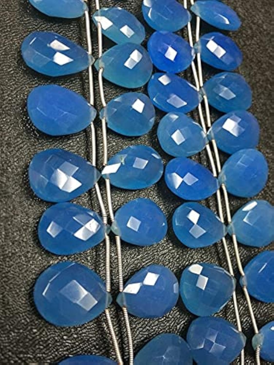 Calcédoine briolette facettée grand format pour remplacer les pierres ternes de vos bijoux