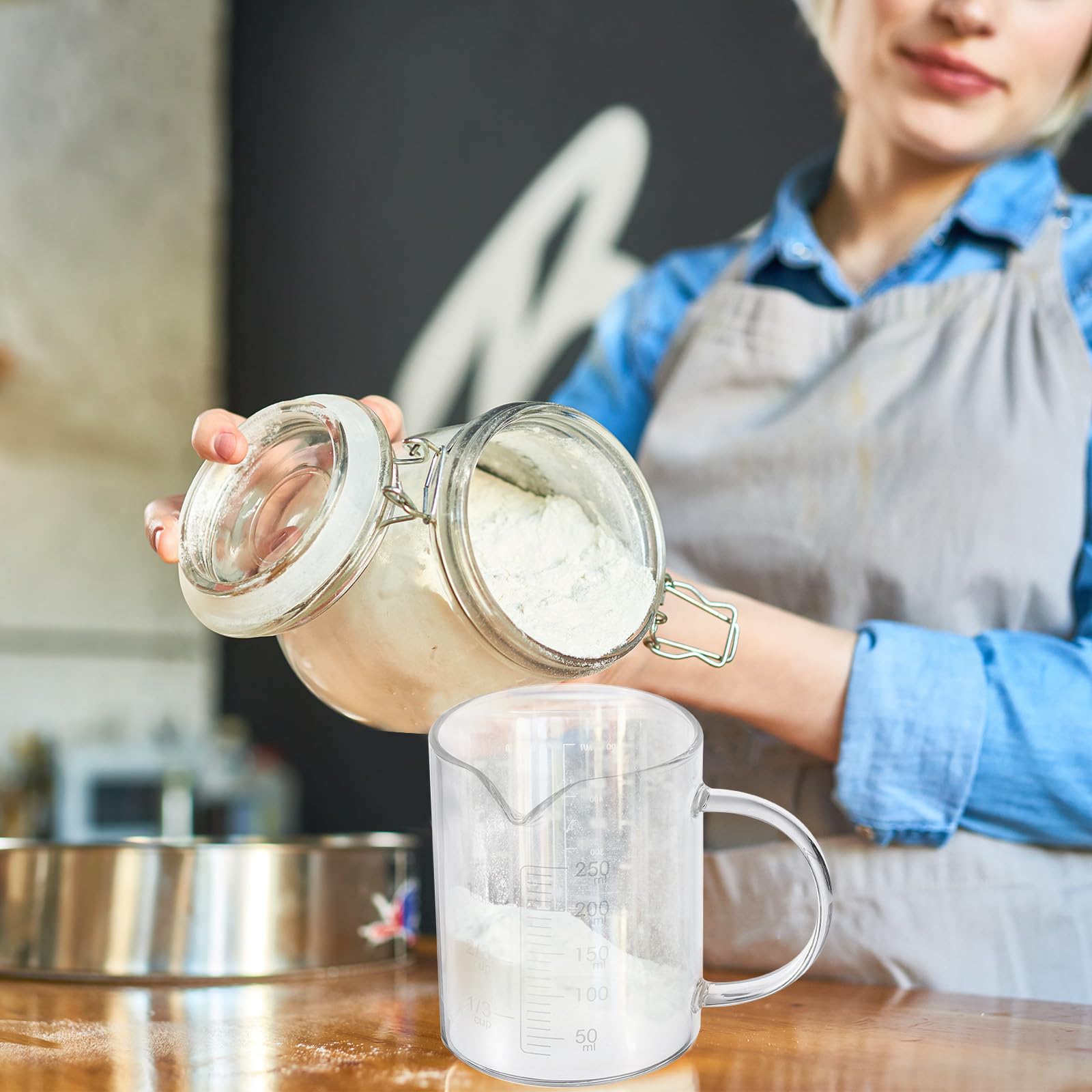 PATIKIL Vaso Medidor de Vidrio de 500ml, Pack de 2 Tazas Medidoras de Vidrio Borosilicato 3.3 con Escala Impresa Blanca Graduada para Medir Líquidos con Tapa de Madera y Pico en V