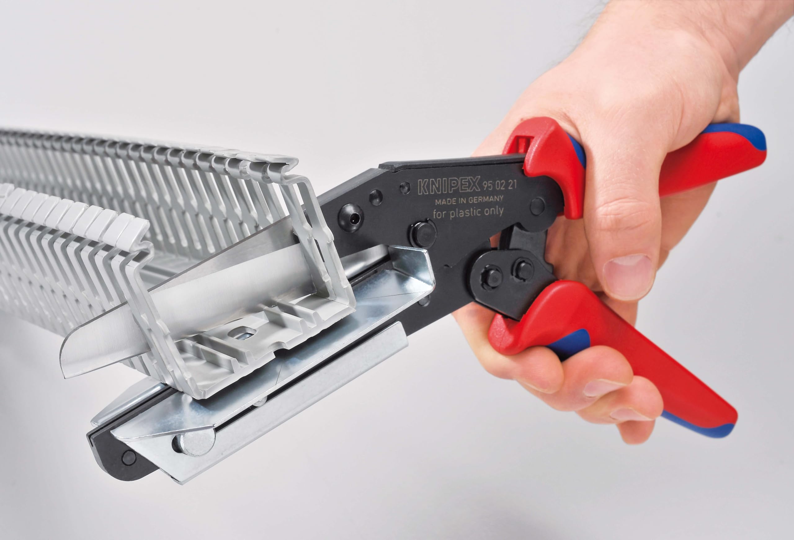 Knipex Pince pour plastique et goulottes PVC avec poignées multimatières 275 mm, 95 02 21