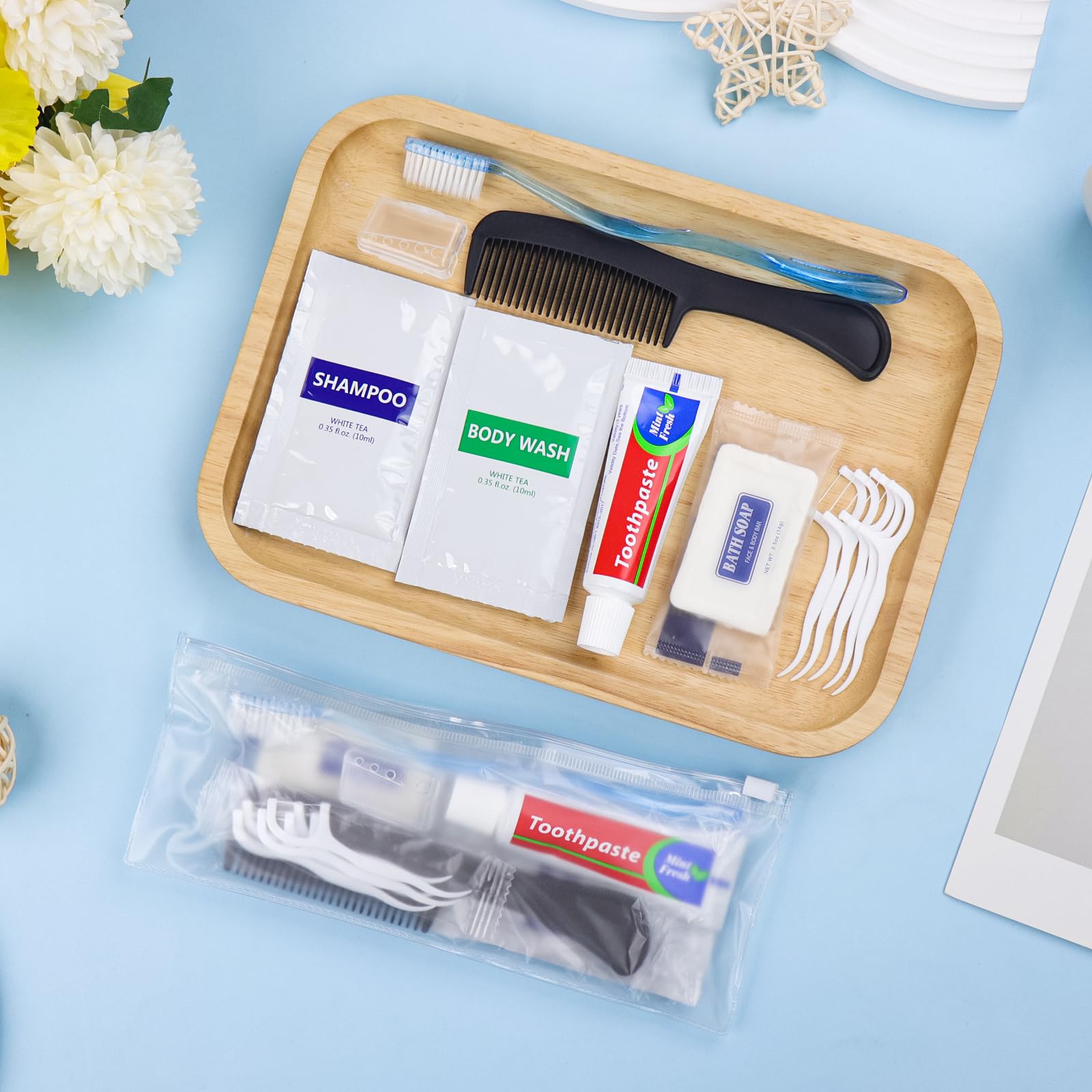 Lot de 50 kits d'hygiène en vrac pour sans-abri, trousse de toilette de base, fournitures de toilette jetables en vrac, brosses à dents jetables avec dentifrice et peigne emballés