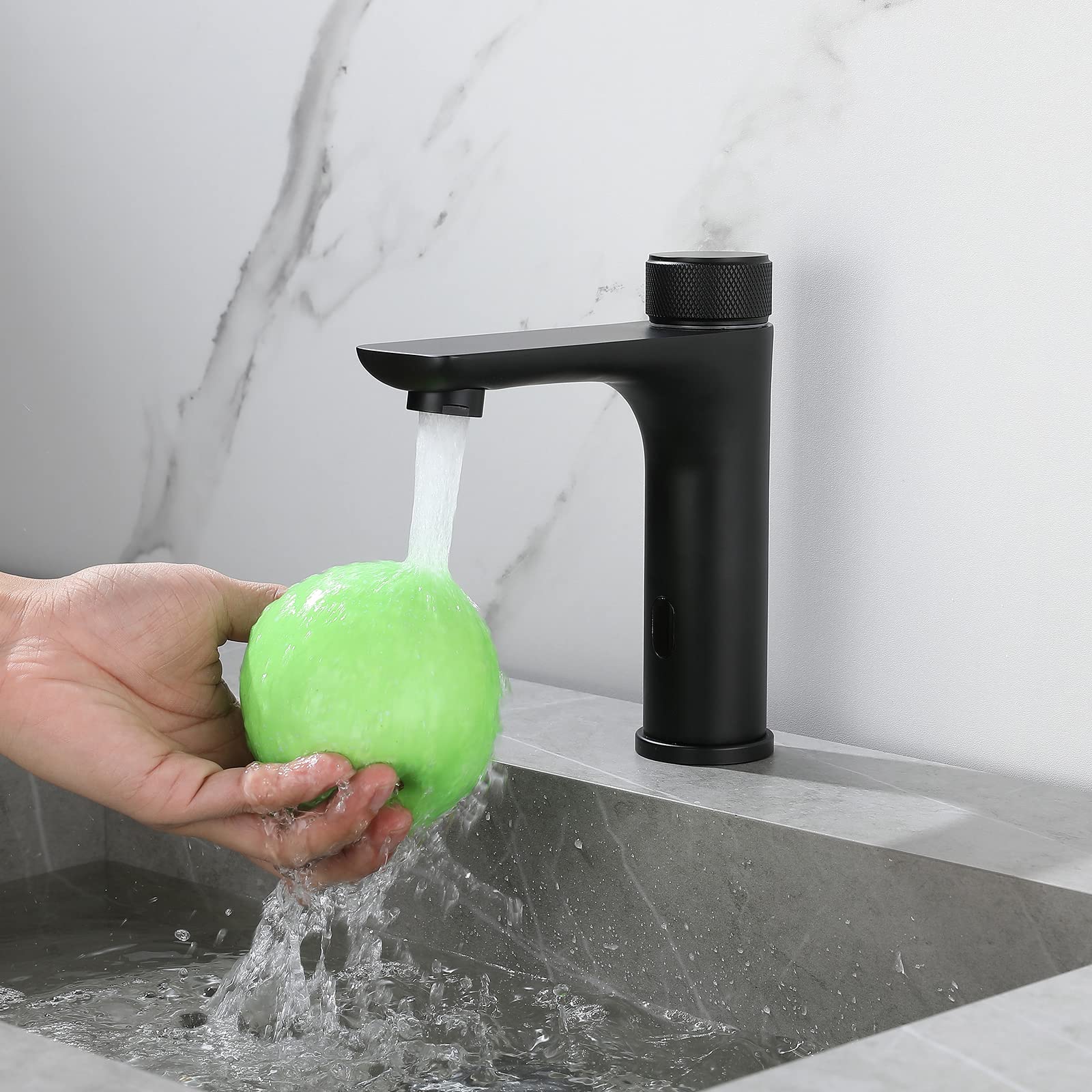 Mitigeur pour évier de salle de bain noir pour une routine matinale fluide