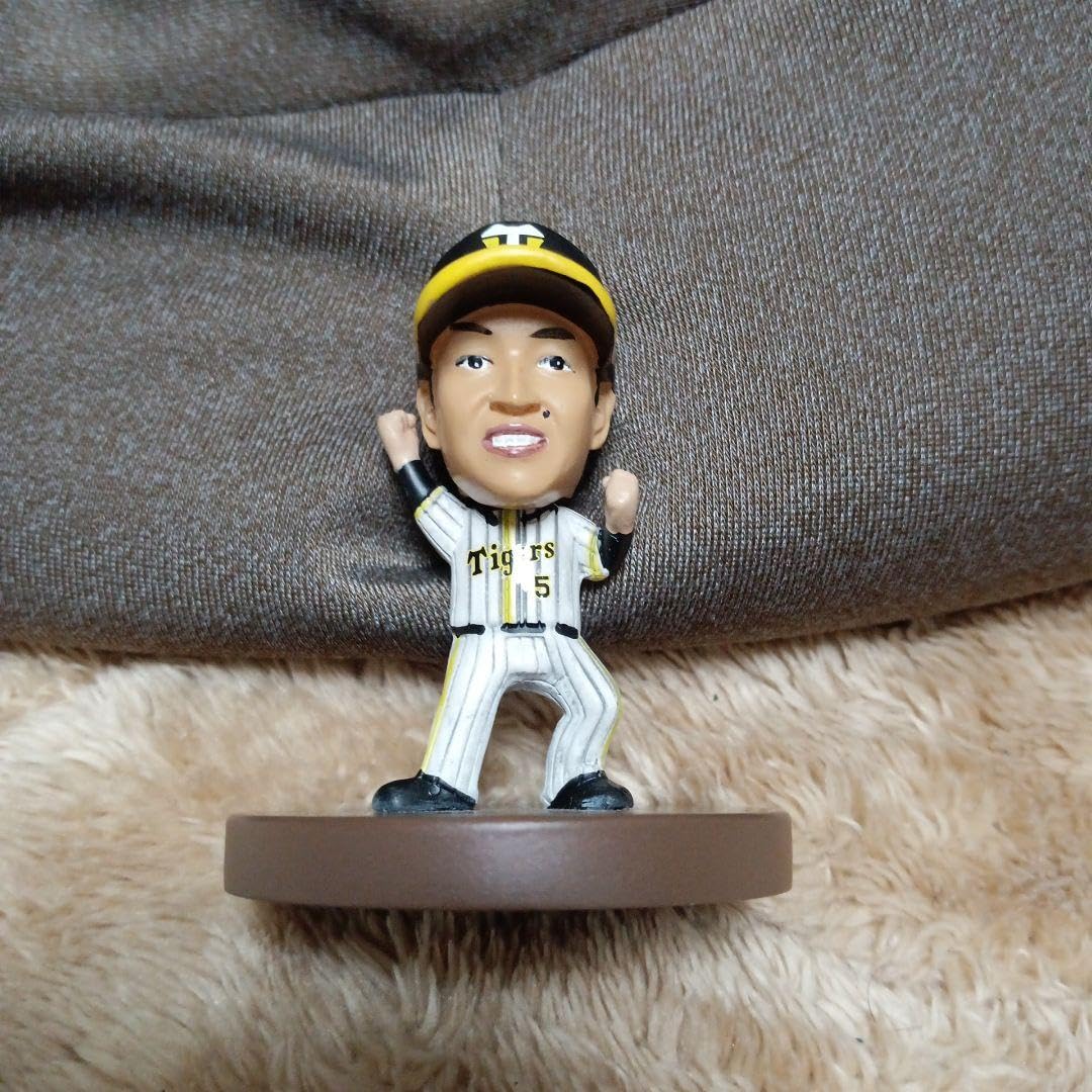 Amazon.co.jp: 阪神タイガース 近本選手糸原選手 フィギュア : おもちゃ