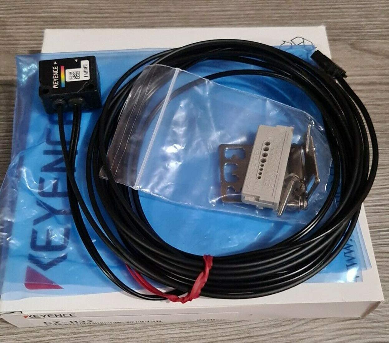 Amazon.co.jp: 1個 新CZ-V21AP+CZ-H32 光電センサ デジタルカラー判別