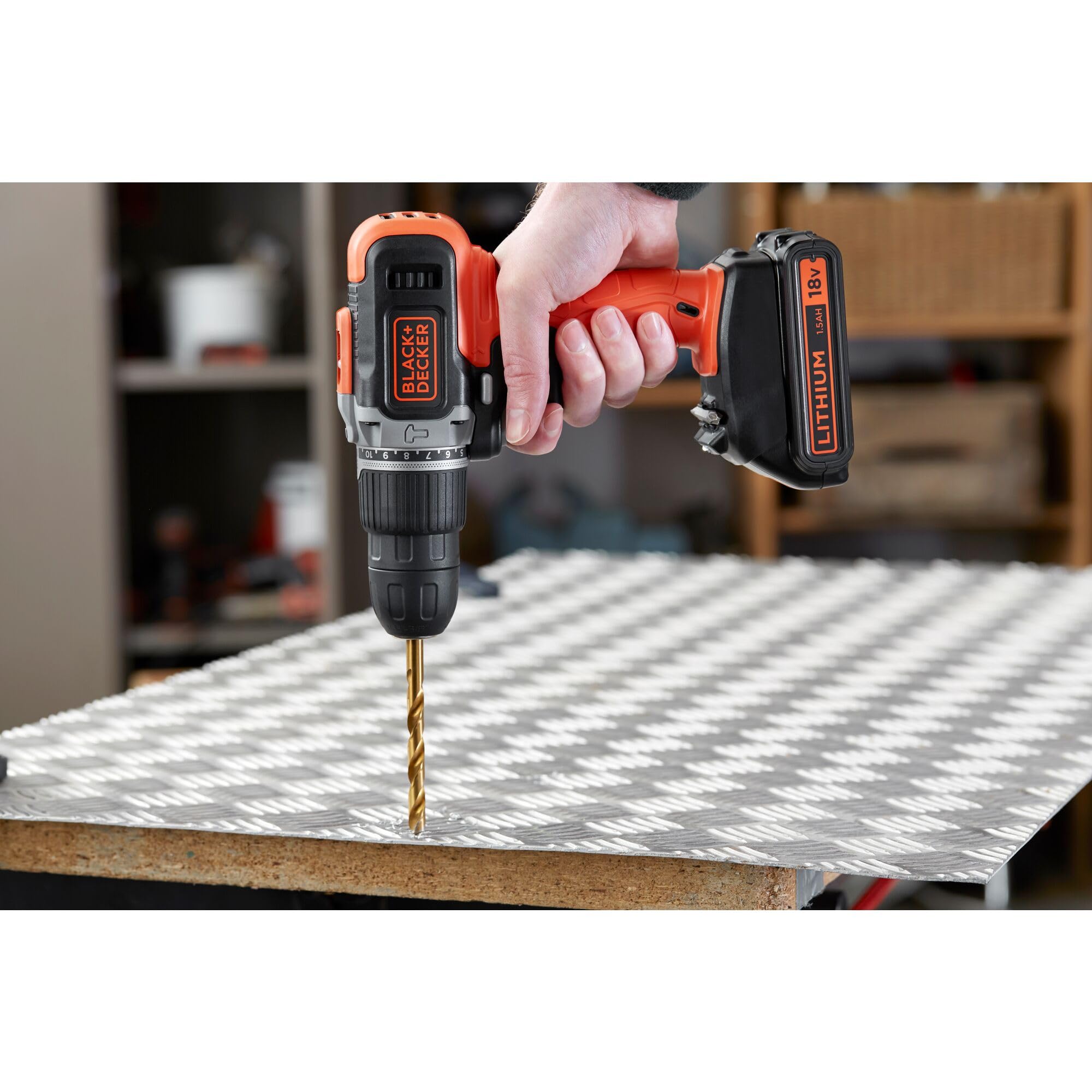 BLACK+DECKER Marteau perforateur sans fil 18V à 2 vitesses avec 2 batteries 1.5Ah et chargeur 400mA, couple 45Nm, lampe de travail LED, BCD003C2K-QW