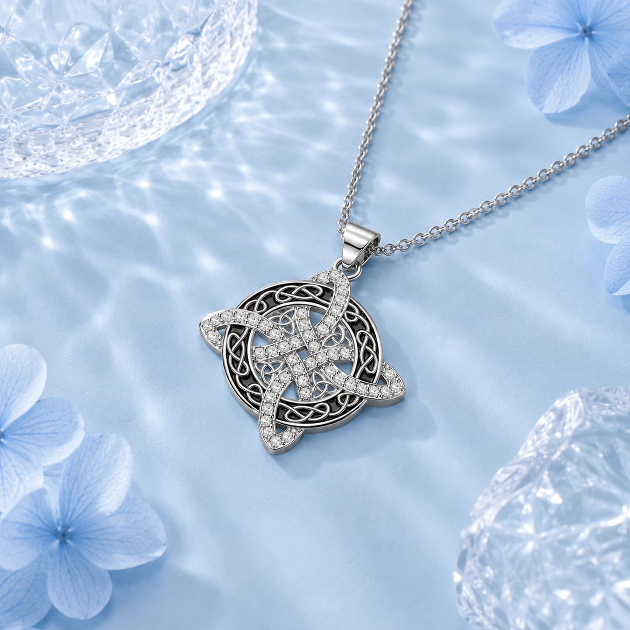 Empha Silber Halskette Damen mit keltischem Hexenknoten-Anhänger, Schlüsselbeinkette mit schwarzer Emaille und funkelndem Zirkonia, Amulett Schmuck Geschenk für Frauen
