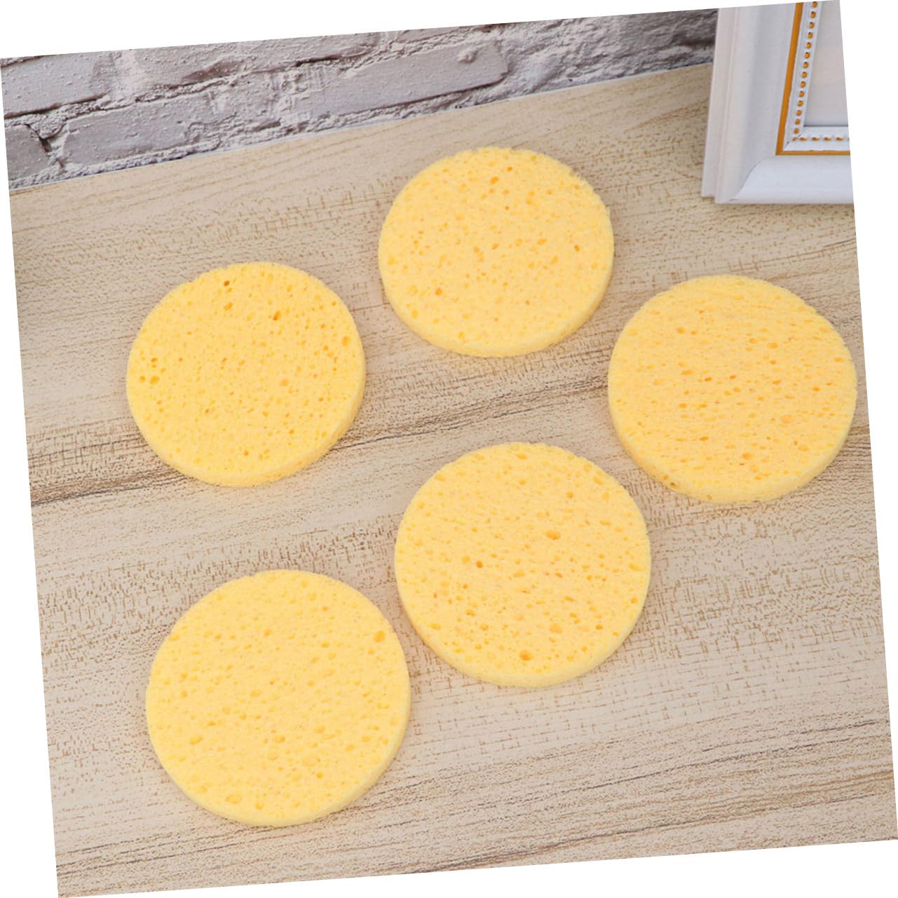 Piumino da Cipria Rotondo 100 Pezzi in Spugna di Cellulosa | Giallo, per Casa e Salone, Assorbe Perfettamente la Cipria, Effetto Make-up Naturale e Pulizia Viso