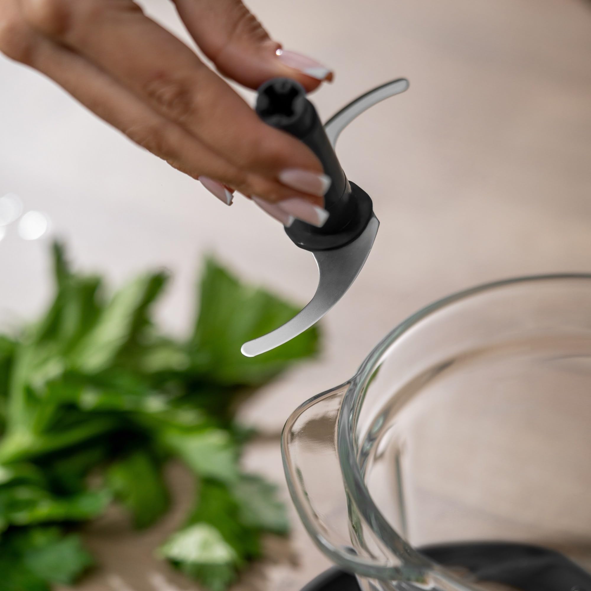 Guzzini, Sous Chef, Tritatutto con Bowl in Vetro da 1L, Lama Doppia in Acciaio Inox, Materiale Bio-Based, Tappetino in Silicone Antiscivolo (Anthracite)