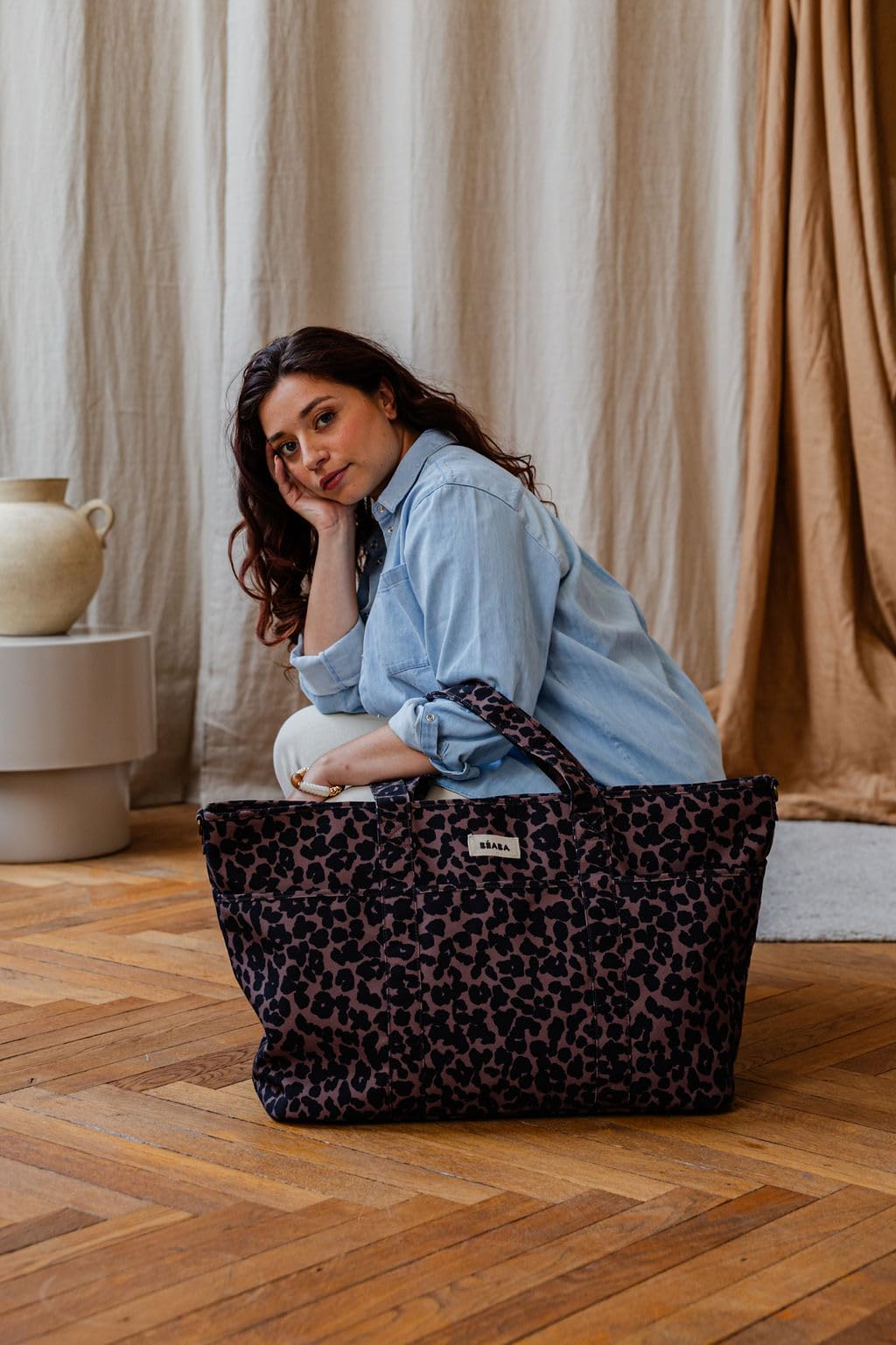 BÉABA Sac à Langer Madrid XXL 44L Tote Bag Grande Capacité avec 11 Poches Isotherme Attache Poussette Intégrée Tapis Matelassé