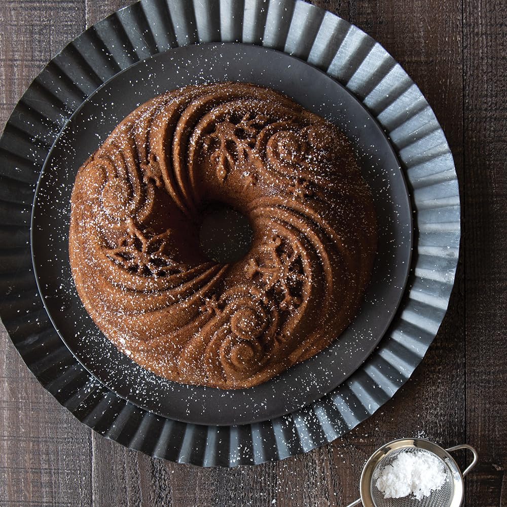 Nordic Ware Let It Snow Bundt - Molde antiadherente de aluminio, color plateado, (93648), capacidad para 10 tazas