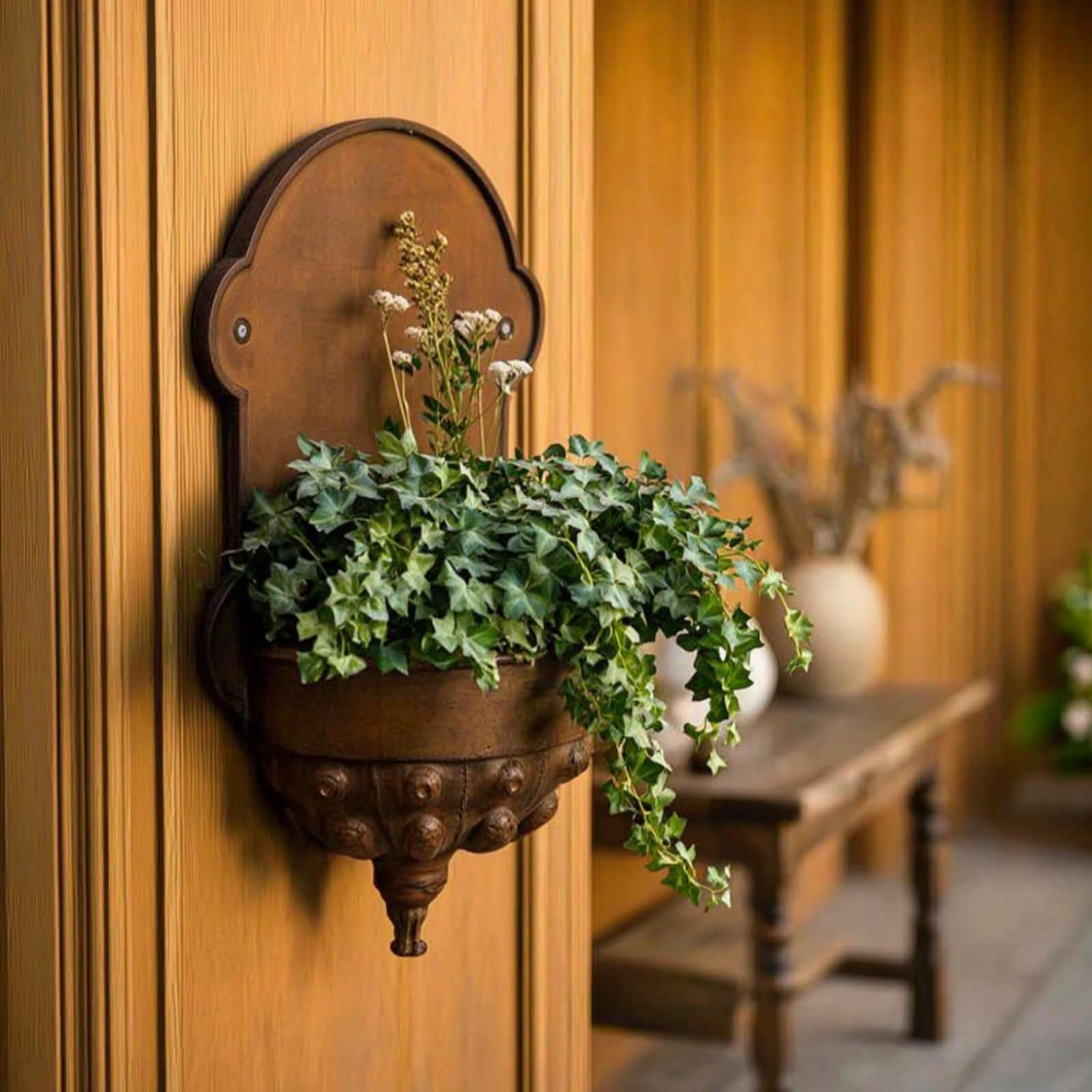 rockible Jardinière Murale Pot Suspendu Bac à Fleurs Pot Métal Effet Fer Forgé Robuste avec Finition Brune Patinée et Liserés Foncés Adaptée à Entrée Balcon Salon Couloir Décoration Intérieure 55cm