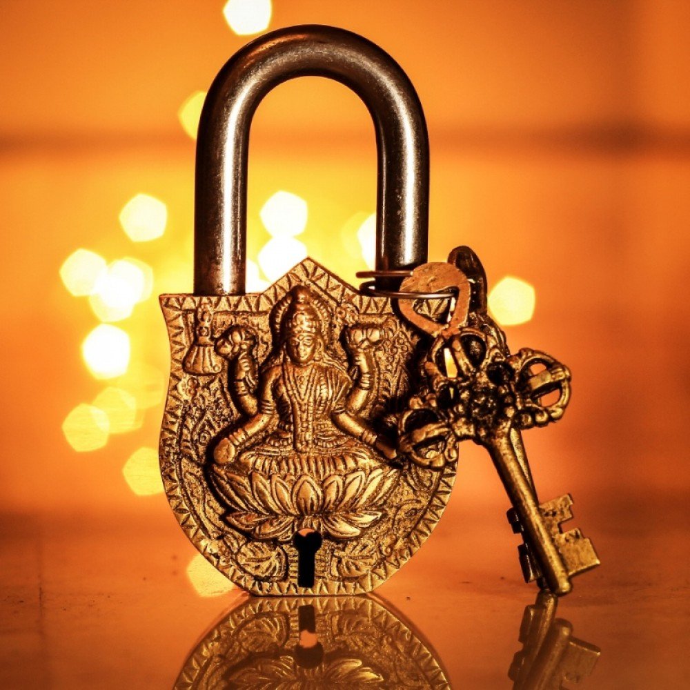 Two Moustaches Laxmi Design Golden Functional Brass Lock with 2 Keys (Golden, Coated Finish) (B01HS6DOQU) Amazon Price History, Amazon Price Tracker