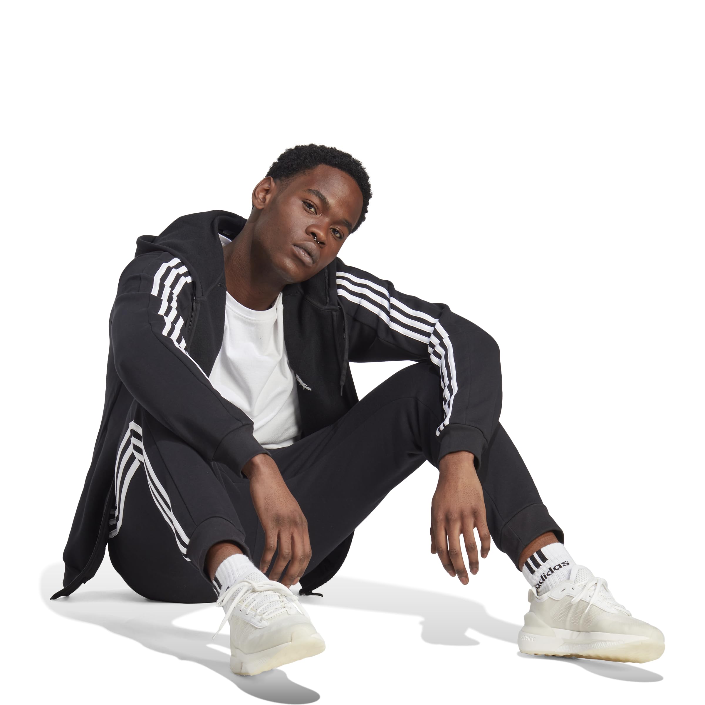 adidas Essentials Herrenhose aus Fleece, 3 Streifen, konische Manschetten