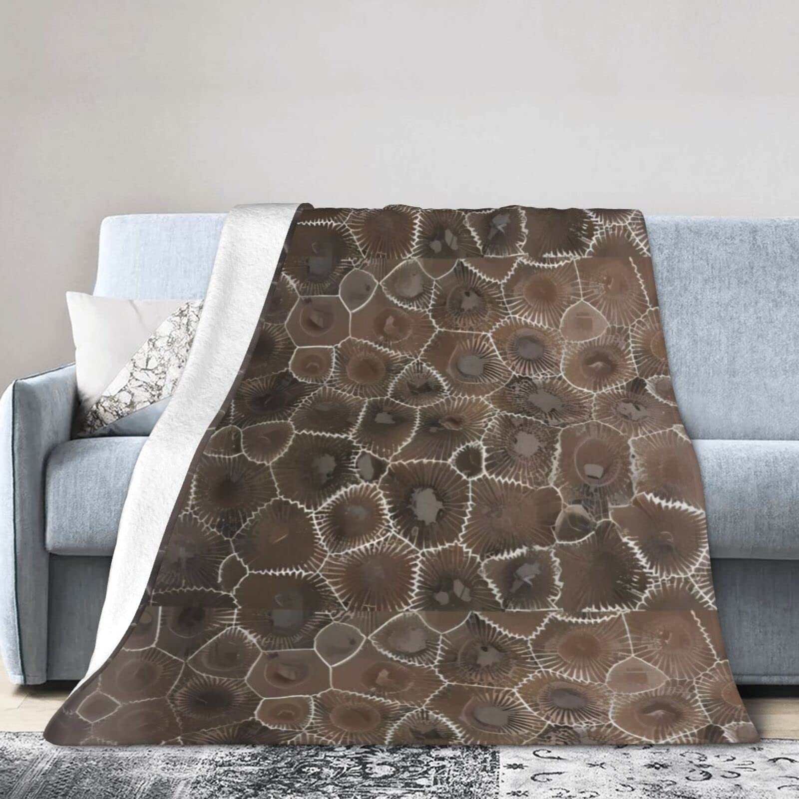 Couverture en micro polaire cocooning pour vos soirées sur le canapé