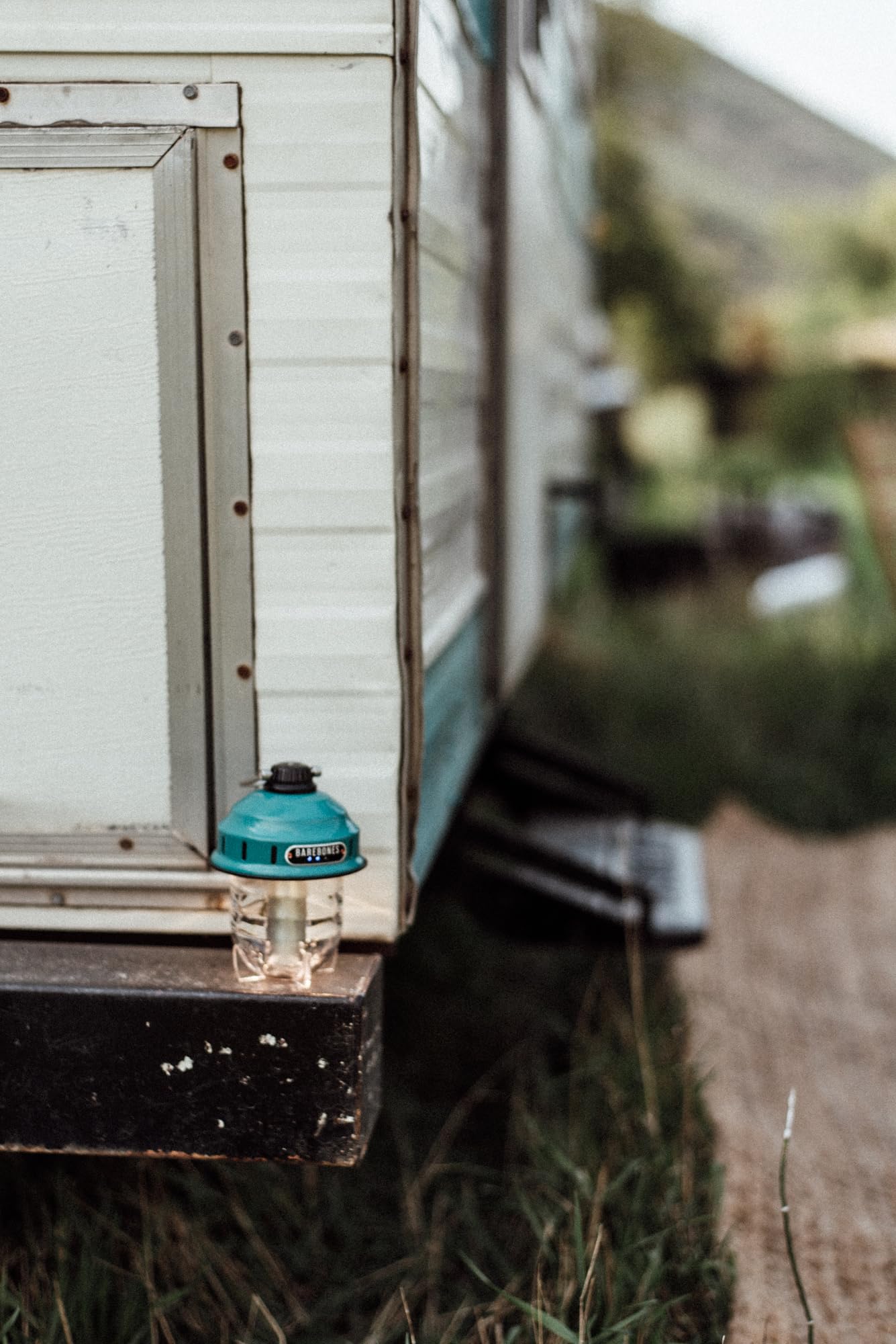 Barebones Beacon Suspension – Lanterne de camping LED rechargeable avec luminosité réglable – Lanterne suspendue résistante aux intempéries de style vintage pour les aventures en plein air et une