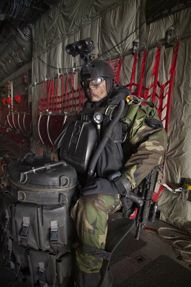 Amazon.com: Posterazzi PSTTWE300030MLARGE U.S. Navy Seal Combat