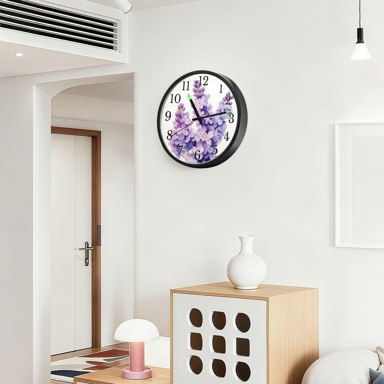 Mnsruu Reloj de pared luminoso con acuarela, color lavanda, reloj de pared que brilla en la oscuridad, funciona con pilas, silencioso, sin tictac, luz nocturna para dormitorio
