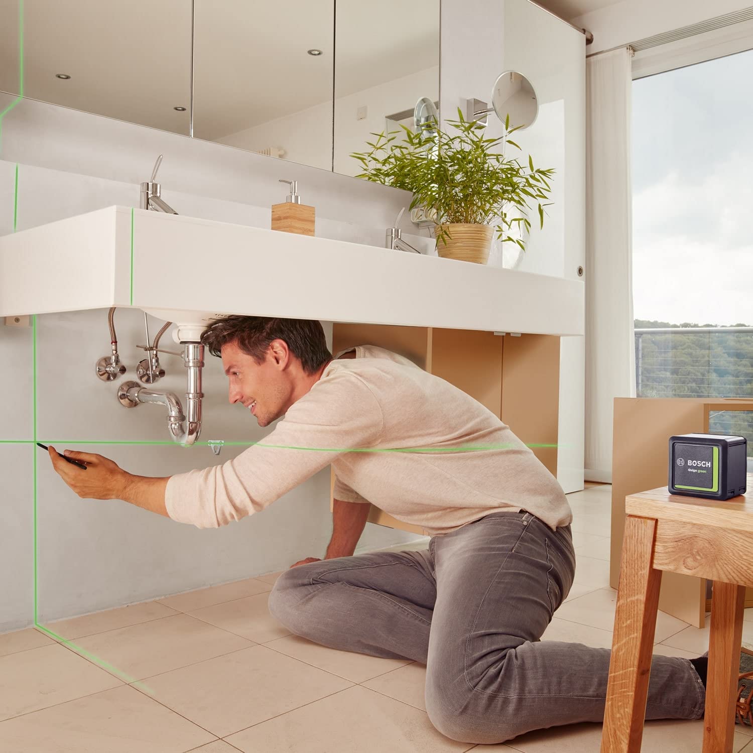Bosch kruislijnlaser UniversalLevel 360 met universele klem MM 3 (verticale en horizontale laserlijnen incl. 360° voor uitlijnen over de hele ruimte