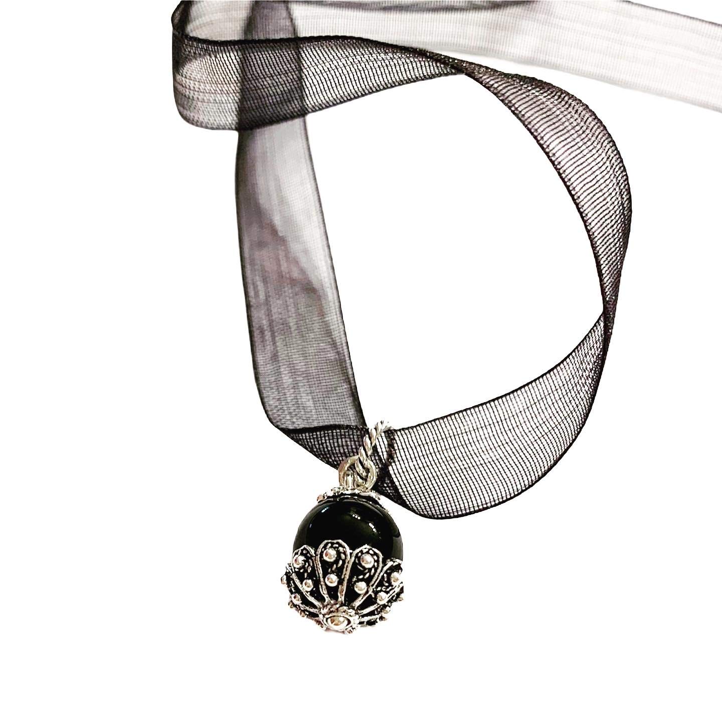 La Filigrana delle Sorelle Manunta Ciondolo su COCCU Small, Amuleto Portafortuna, Argento Brunito, Sfera in ONICE Nero da 14 mm
