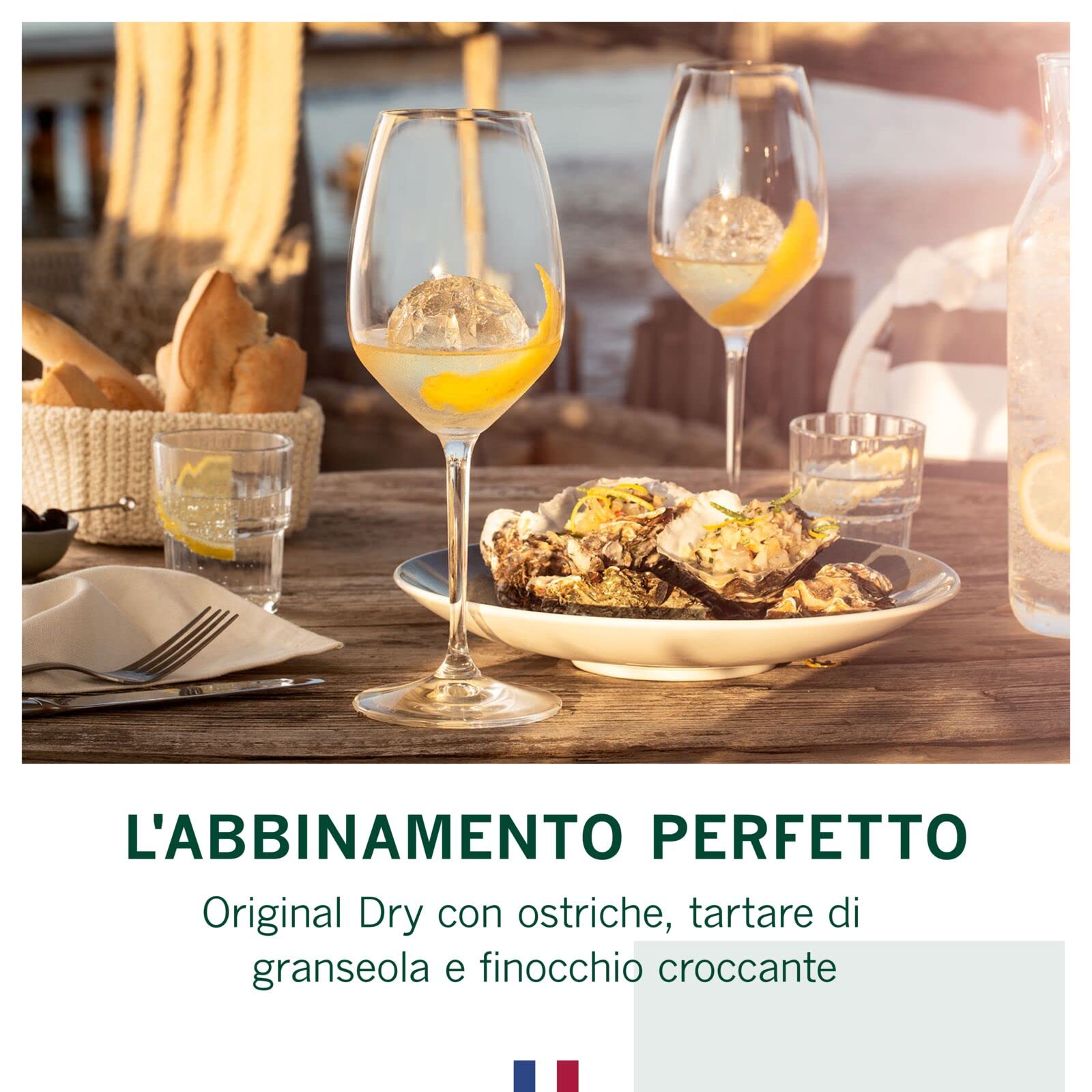 Noilly Prat Original Dry Vermouth, 18% Vol., 75 cl / 750 ml, un aperitivo francese ideale per il cocktail Martini, creato con 20 erbe e spezie come camomilla, coriandolo, arancia e fiori di sambuco