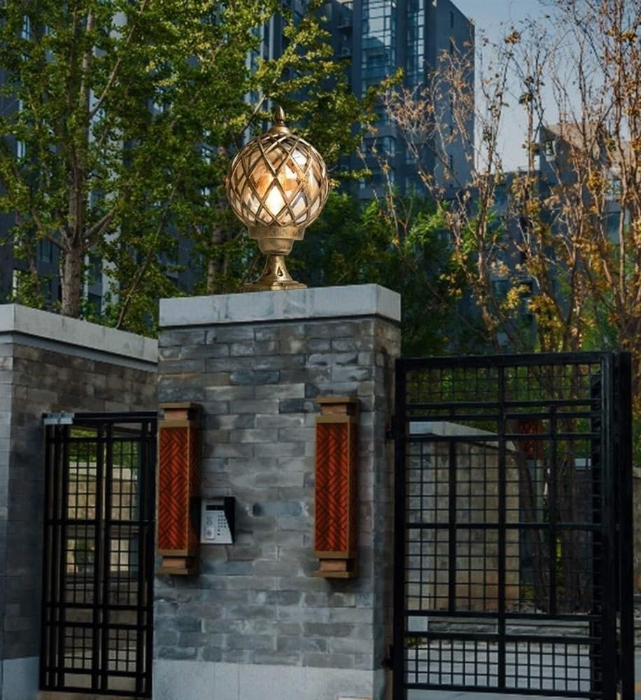 Standleuchte Aussen Pollerleuchte Traditionelle Globus-Säulenleuchte Laterne Klassische Aluminium-Druckguss-Glaspfostenleuchte Außen wasserdicht E27 Säulenpfostenlampen Innenhof Terrasse Veranda Tor L