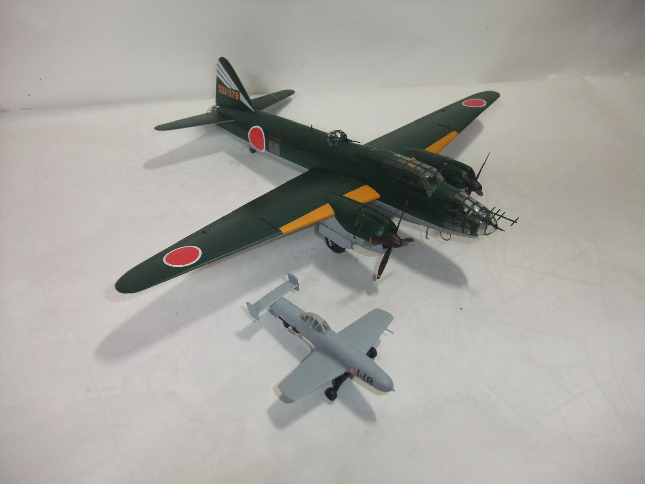 Amazon | 完成品 日本海軍1式陸上攻撃機【桜花附き】72分1サイズ