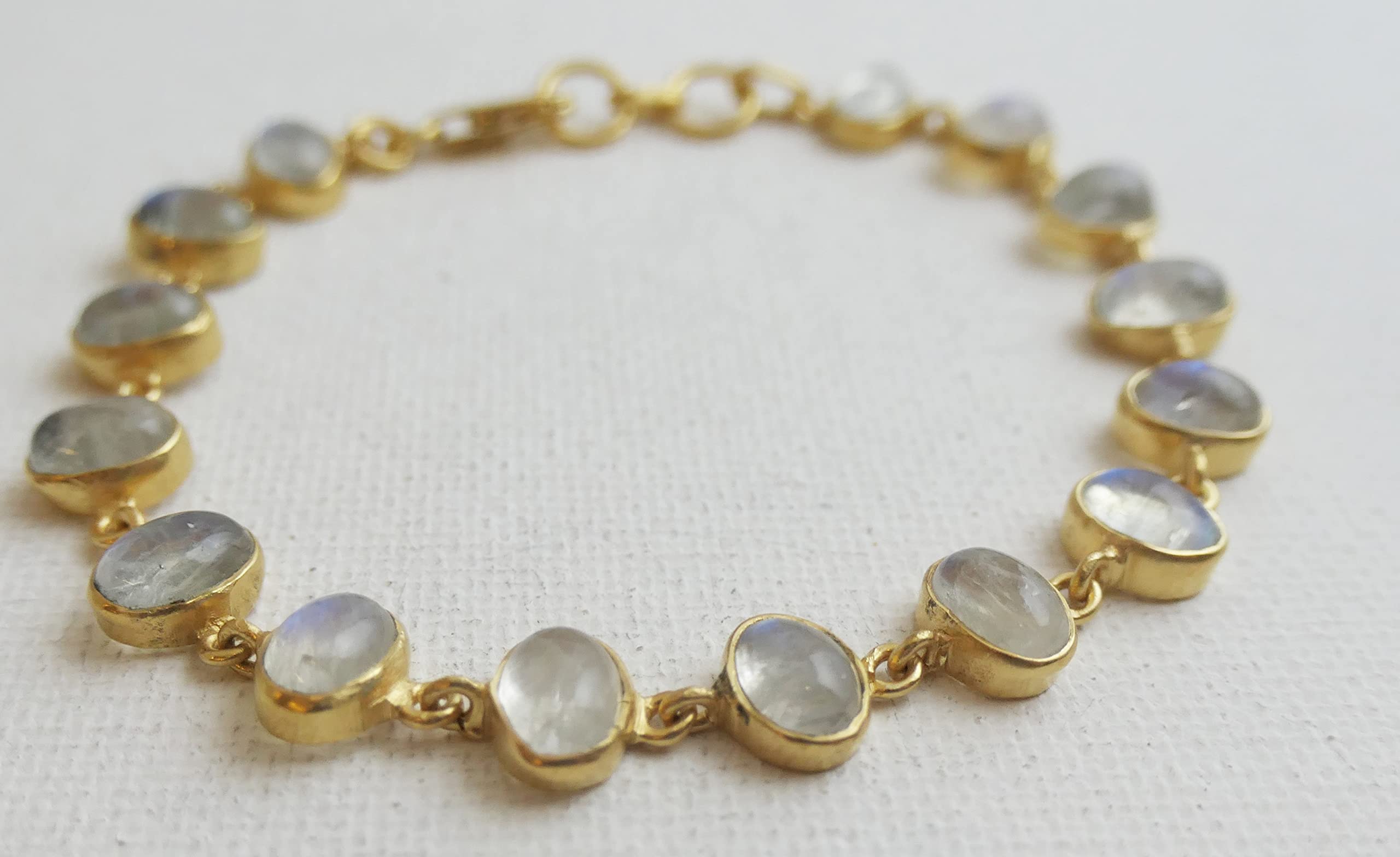 Pulsera de plata de ley chapada en oro con piedra de luna