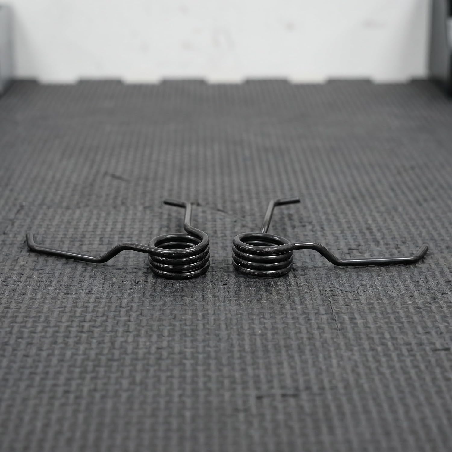 COLLBATH 2pcs Tire Changer Leaf Springs, Alloy Tension Replacement for Clamp Jaws and Turntable Mechanisms, Flat and Right Angle Design for Smoother Operation, Universal Compatibility