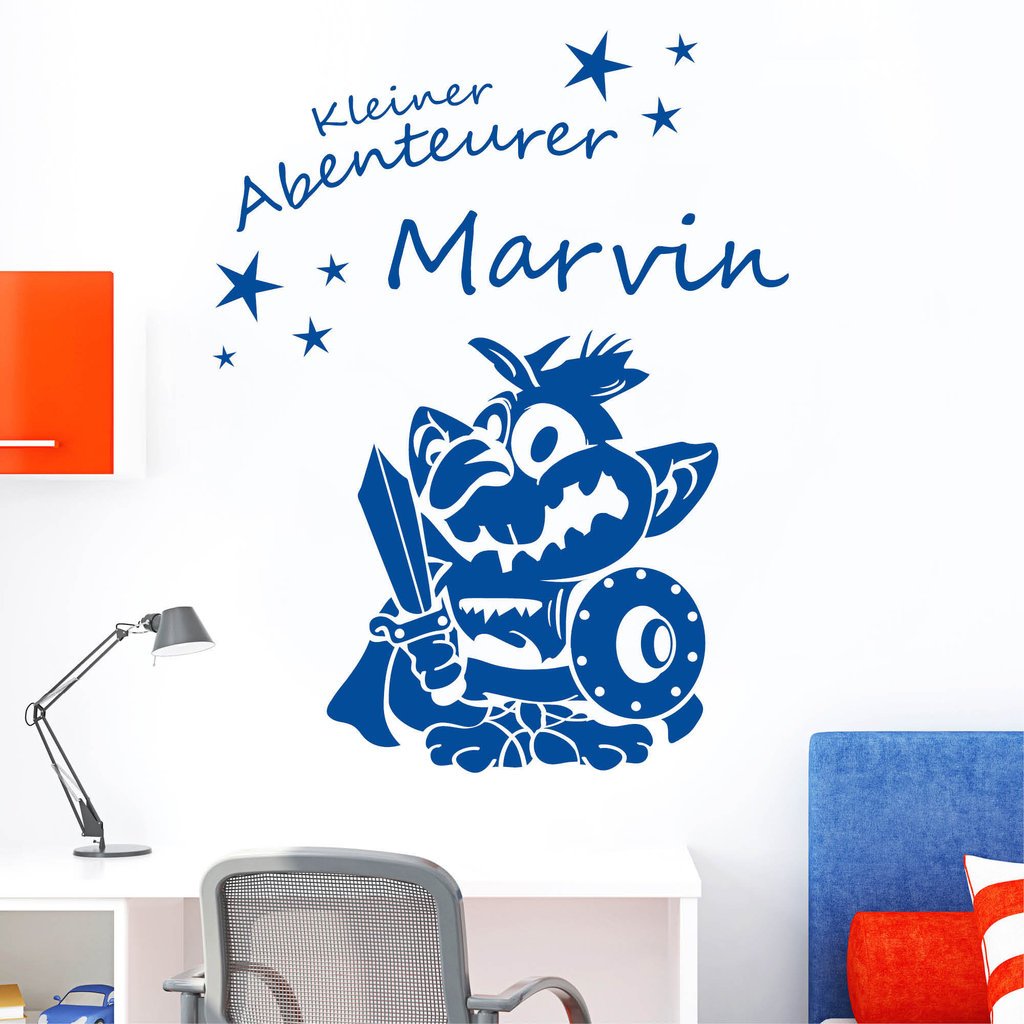 Wandtattoo Kinderzimmer Troll Kleiner Abenteurer personalisiert mit Wunschnamen Wandaufkleber/enzian 117 cm hoch x 80 cm breit