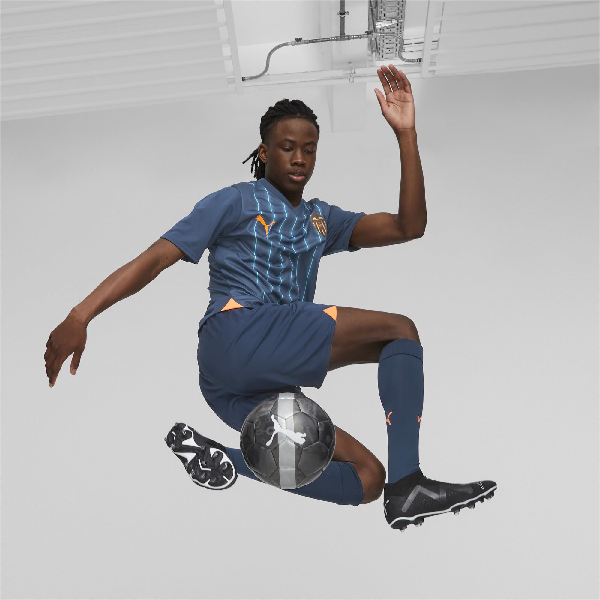 Amazon.com: PUMA Camiseta de fútbol 2023-2024 Valencia Away