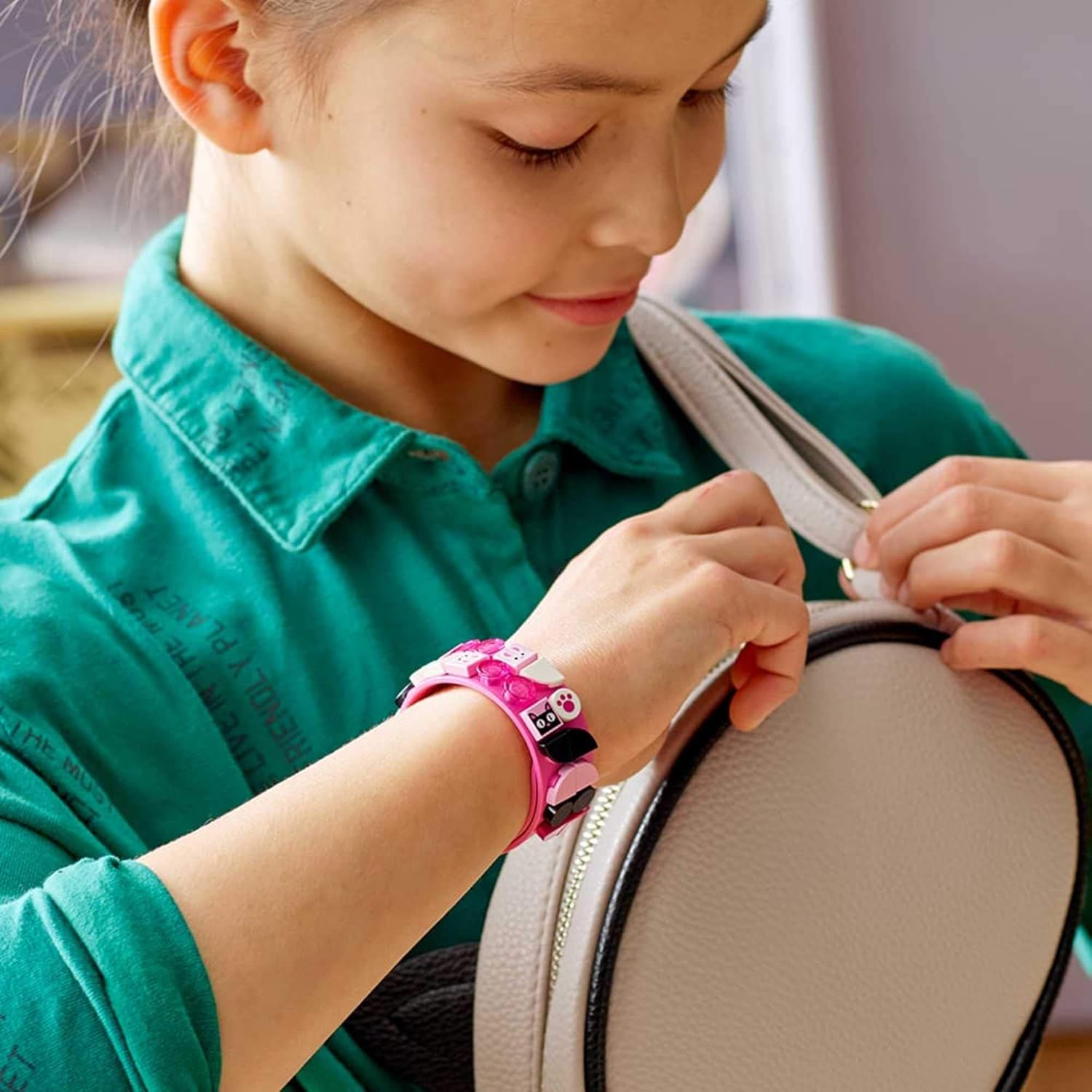 LEGO DOTS Funky Animals Bracelet 41901 DIY Craft Bracelet Making Kit, A Fun Craft kit for Kids who Like Making Creative Jewelry, That Also Makes a Great Holiday or Birthday Gift (33 Pieces)