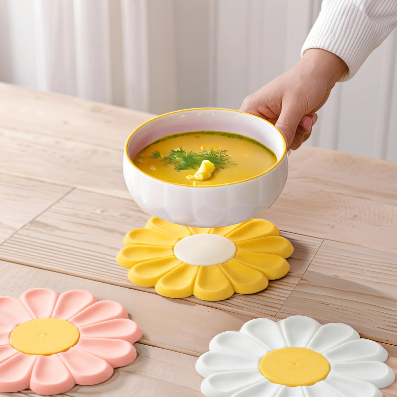 Lot de 4 Dessous de Plat en Silicone, Support pour Plats Chauds, Motif Fleur Marguerite Blanc, Jaune, Rose, Violet, Patins antidérapants lavables pour Bols, Tasses, casseroles et poêles