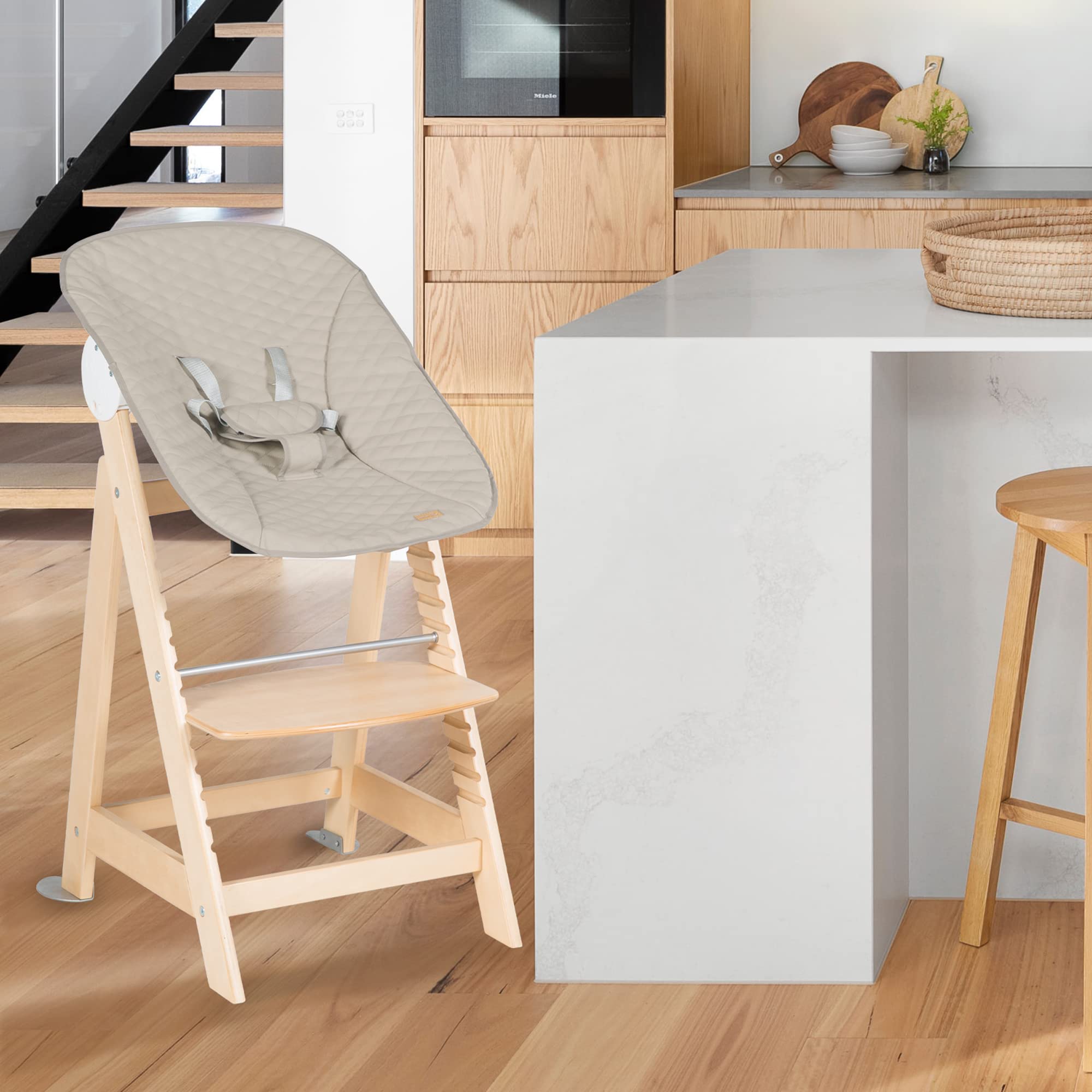 roba Chaise Haute Évolutive en Bois Naturel Born Up 2 en 1 + Transat Inclinable Greyish Matelassé - Cuir Imperméable - Hauteur Réglable - dès Naissance jusqu'à 70 kg