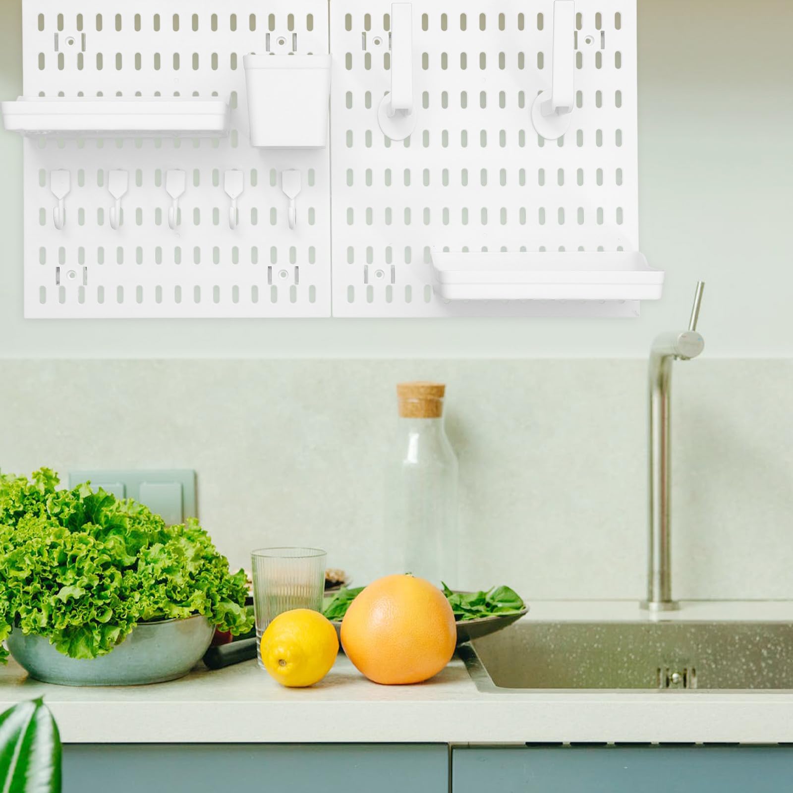 Panel Perforado de Pared Plástico Blanco con Ganchos y Estantes sin Taladro Diseño Multifuncional y Moderno para Organización para Baño y Cocina