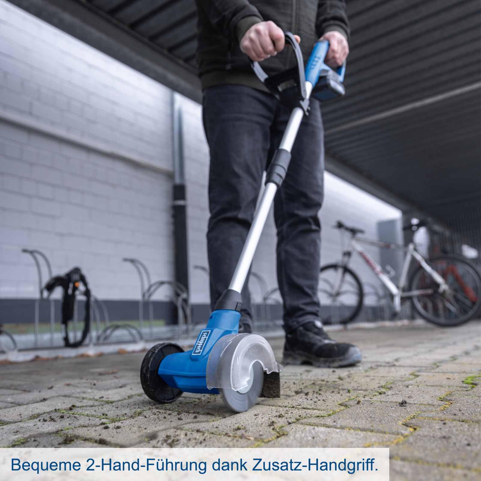 Scheppach Akku Unkrautbürste C-FR100-X Fugenbürste mit Teleskopfunktion | BürstenØ 115 mm | Führungsholm 93-123cm | Drehzahl 1200 min-1 | 20V-IXES-Serie | 10 Jahre Garantie | mit 2Ah Akku & Ladegerät