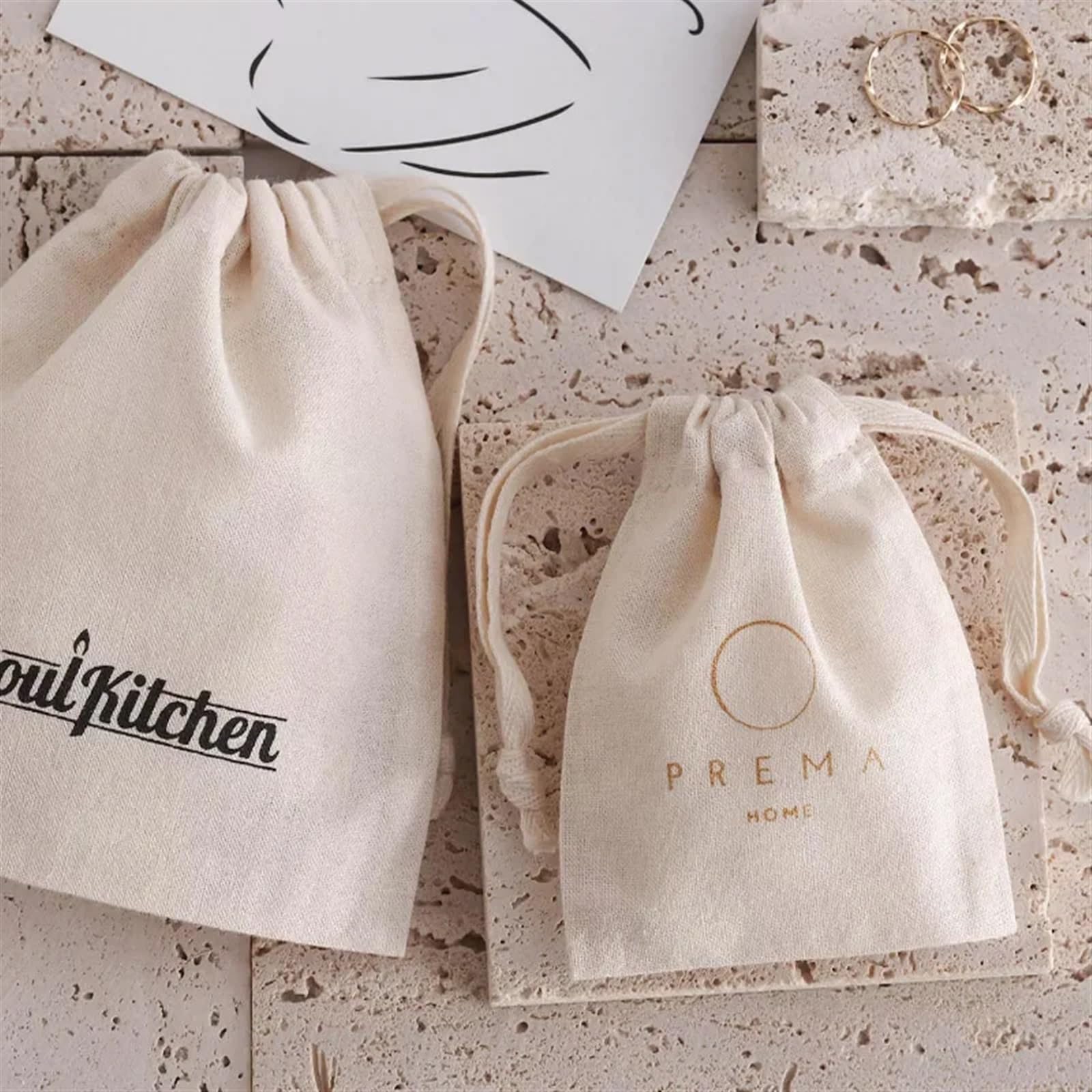 Sachets Cadeau en Mousseline de Coton Sacs cadeaux en coton, pochettes avec Logo de maquillage, bijoux, bougies parfum, emballage sous-vêtements, sac anti-poussière(100 Logo bag,10x15cm)