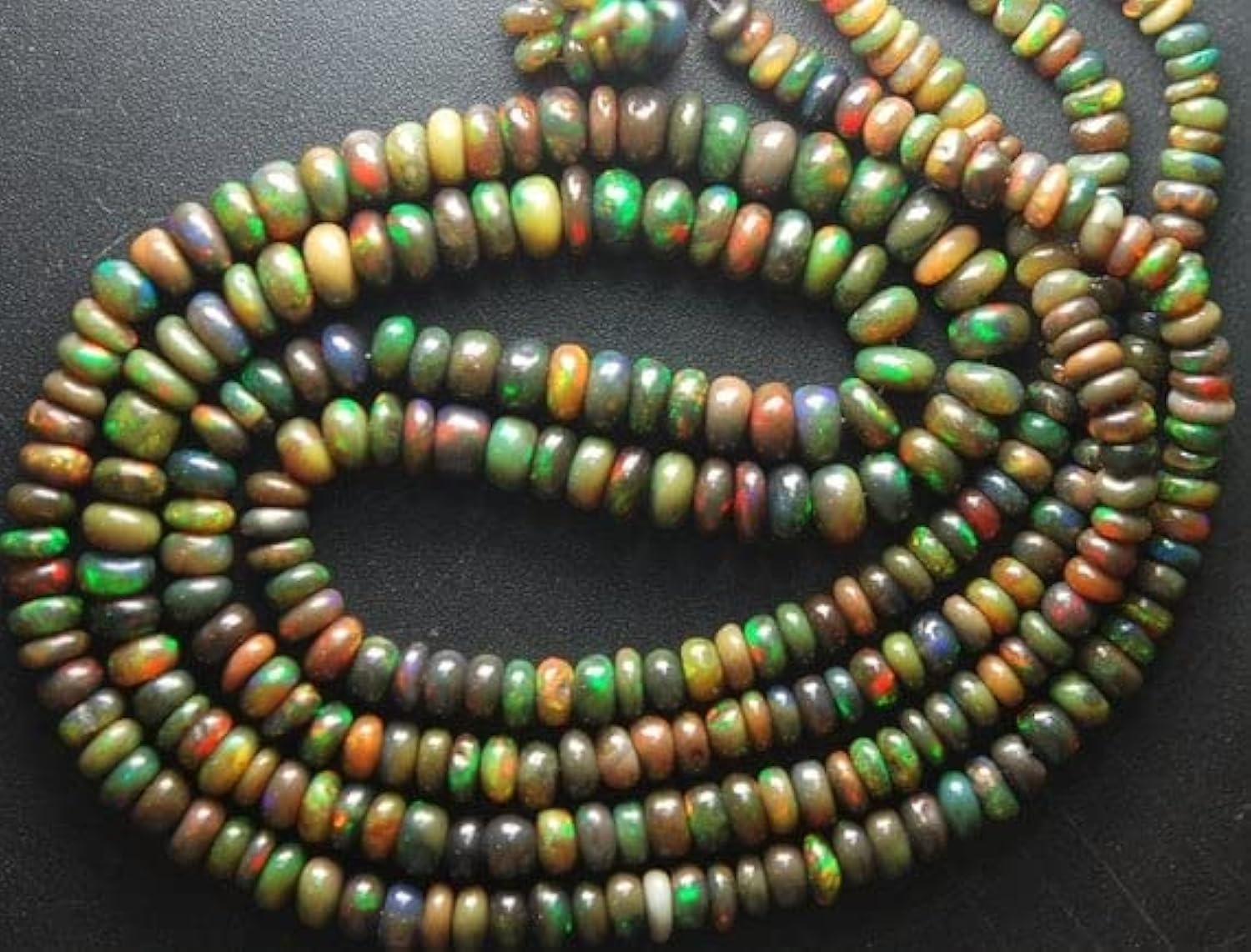 Perles opale noire full flash vert jaune rouge pour la création de colliers haut de gamme