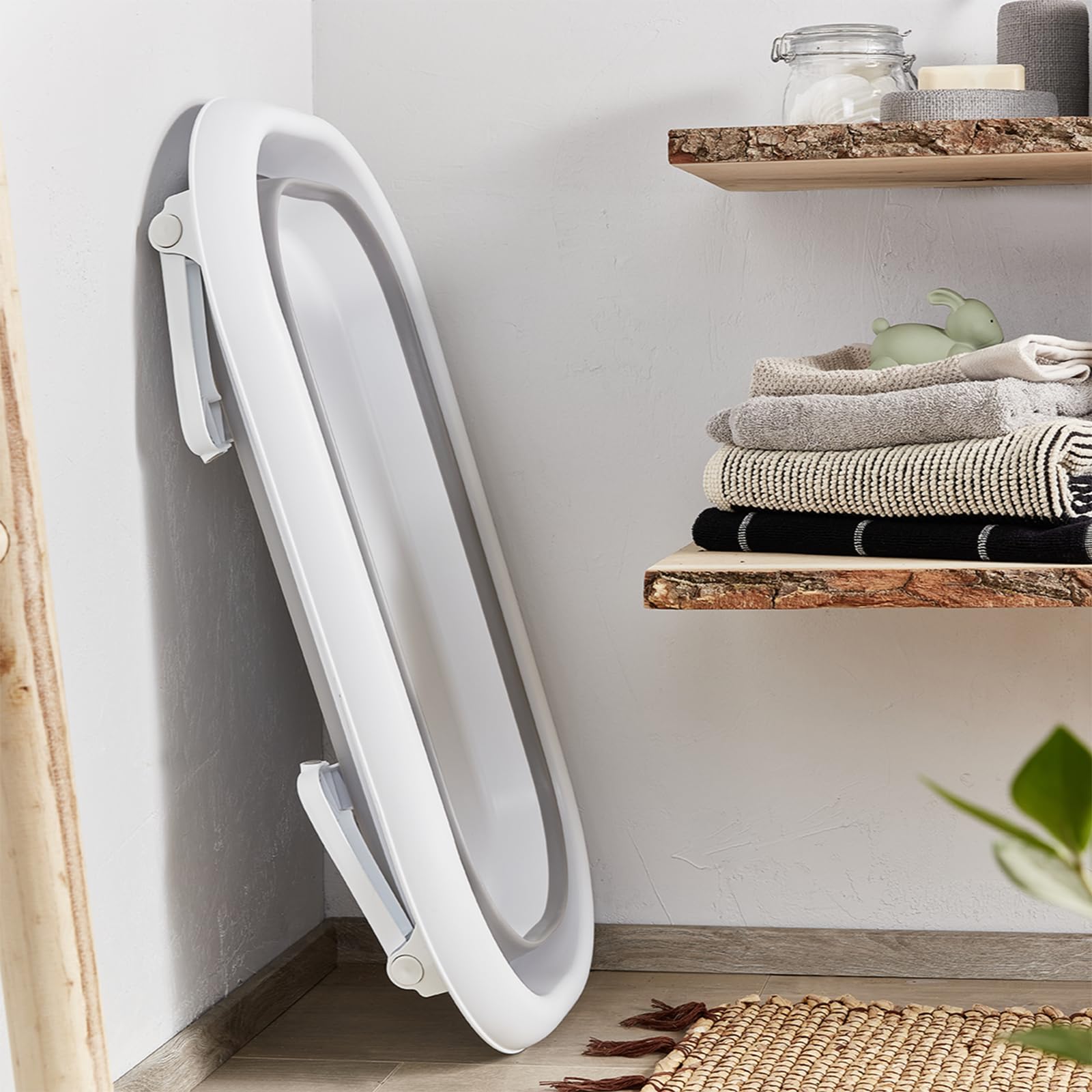 Bundle aus Rotho Babydesign Baby Badewanne Faltbar 2 Go, Für Babys ab 0 Monaten, 82 x 48,5 x 22 cm, Grau/Weiß, + Playgro Badeboote, 3 Stück, BPA-frei, Ab 6 Monaten, Bright Baby Boats, Blau/Rot/Gelb