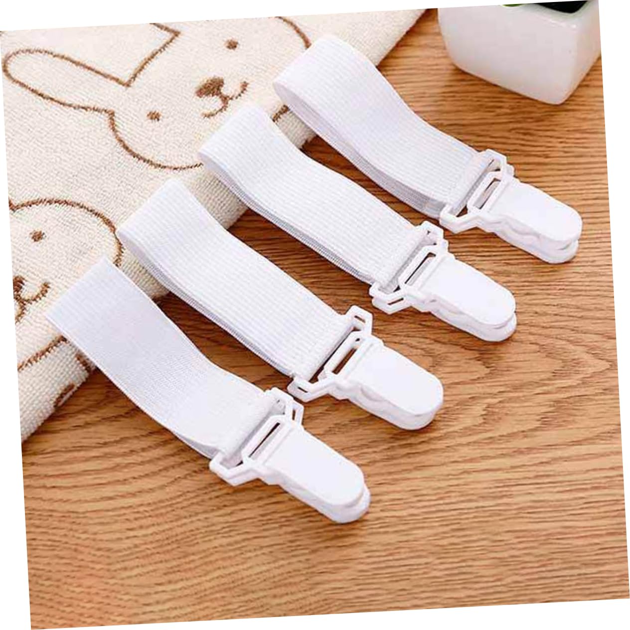 Cabilock 5 Sätze Bettlaken-Clip Spannbettlaken Halter Spannbetttuch Halter Spannbettlakenhalter Verstauen Einstellbar Bettlakenklammern/-Riemen Bett-hosenträger Plastik Weiß 20 Stück * 5